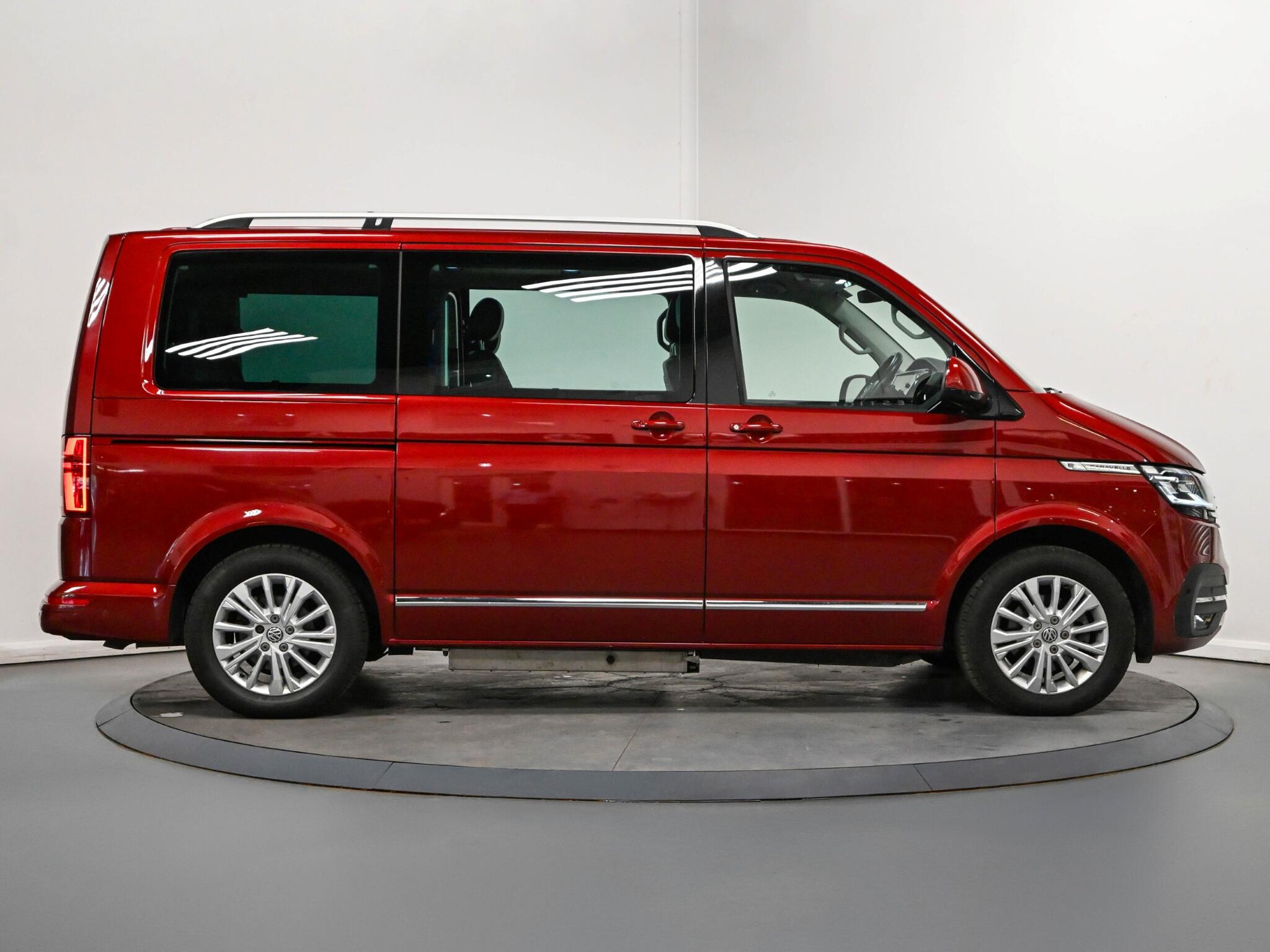 Volkswagen Caravelle view 22
