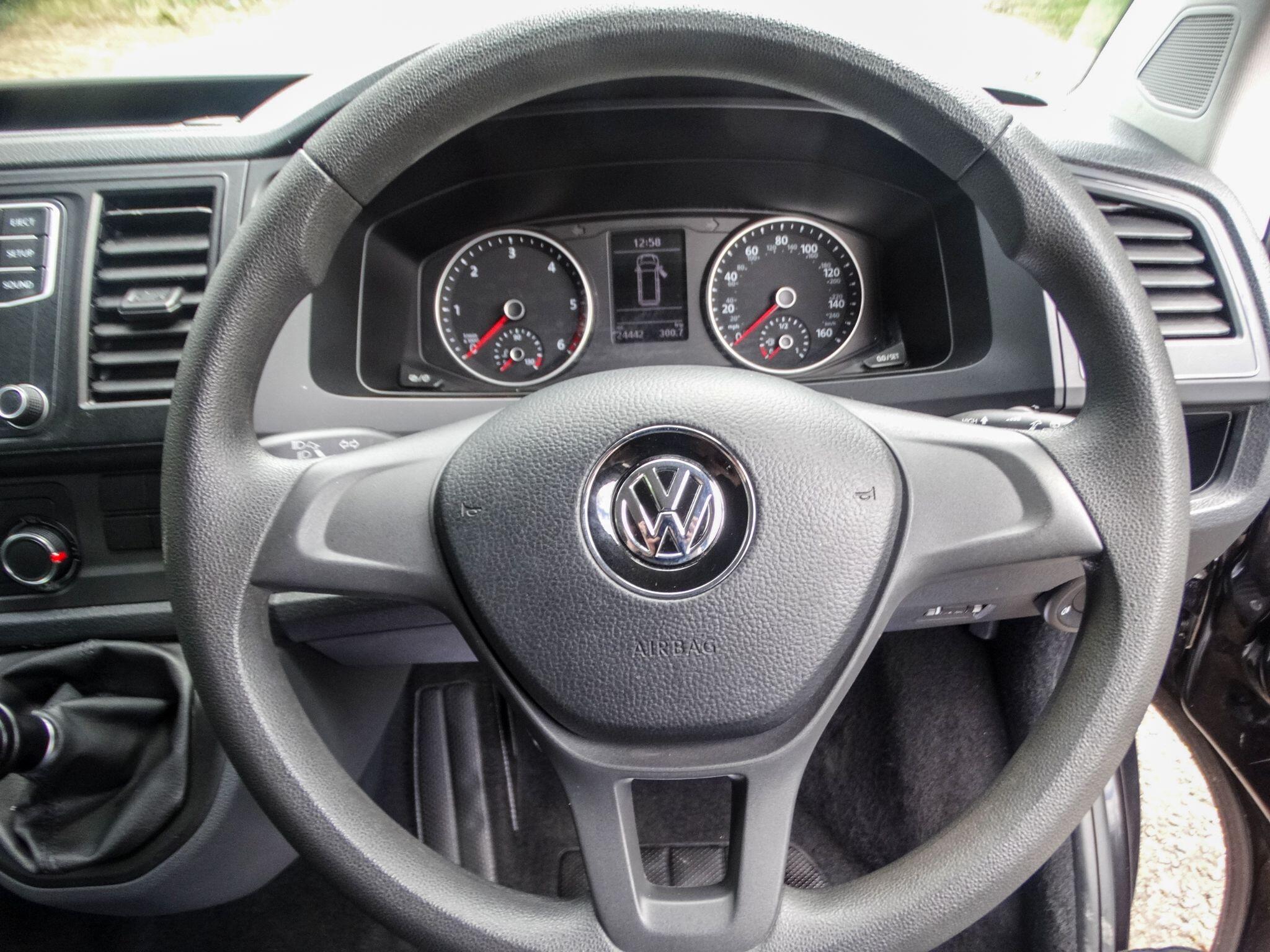 Volkswagen Transporter Shuttle view 8