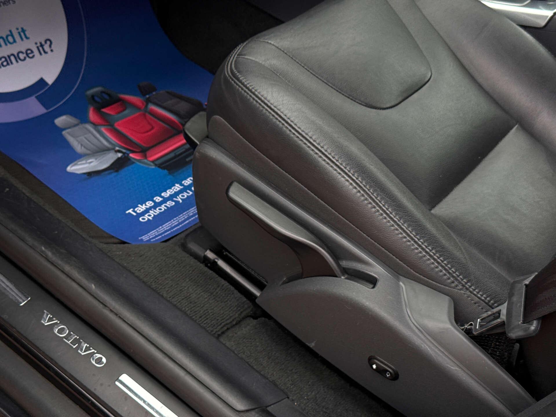 Volvo XC60 view 40