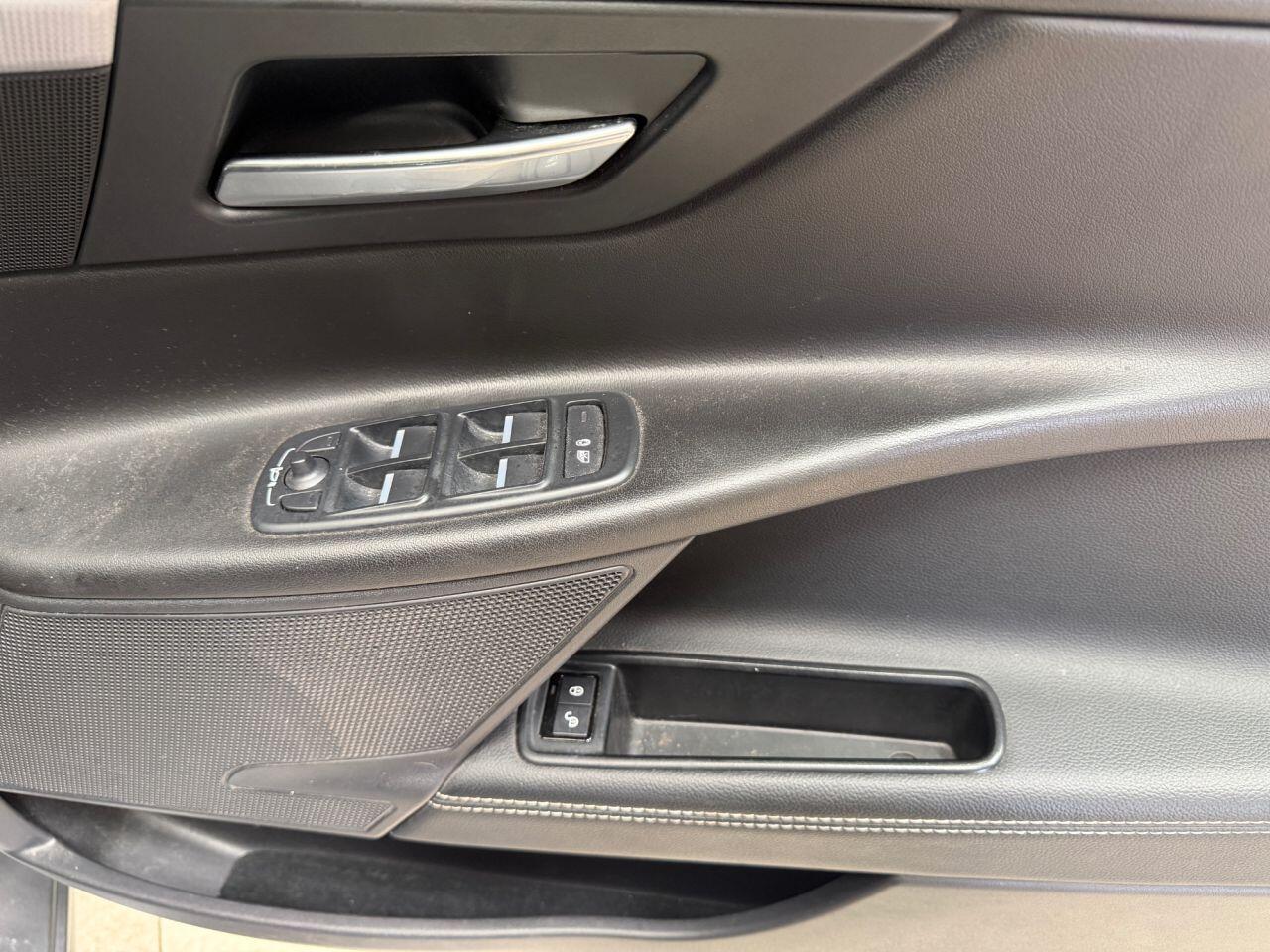 Jaguar Xe view 33