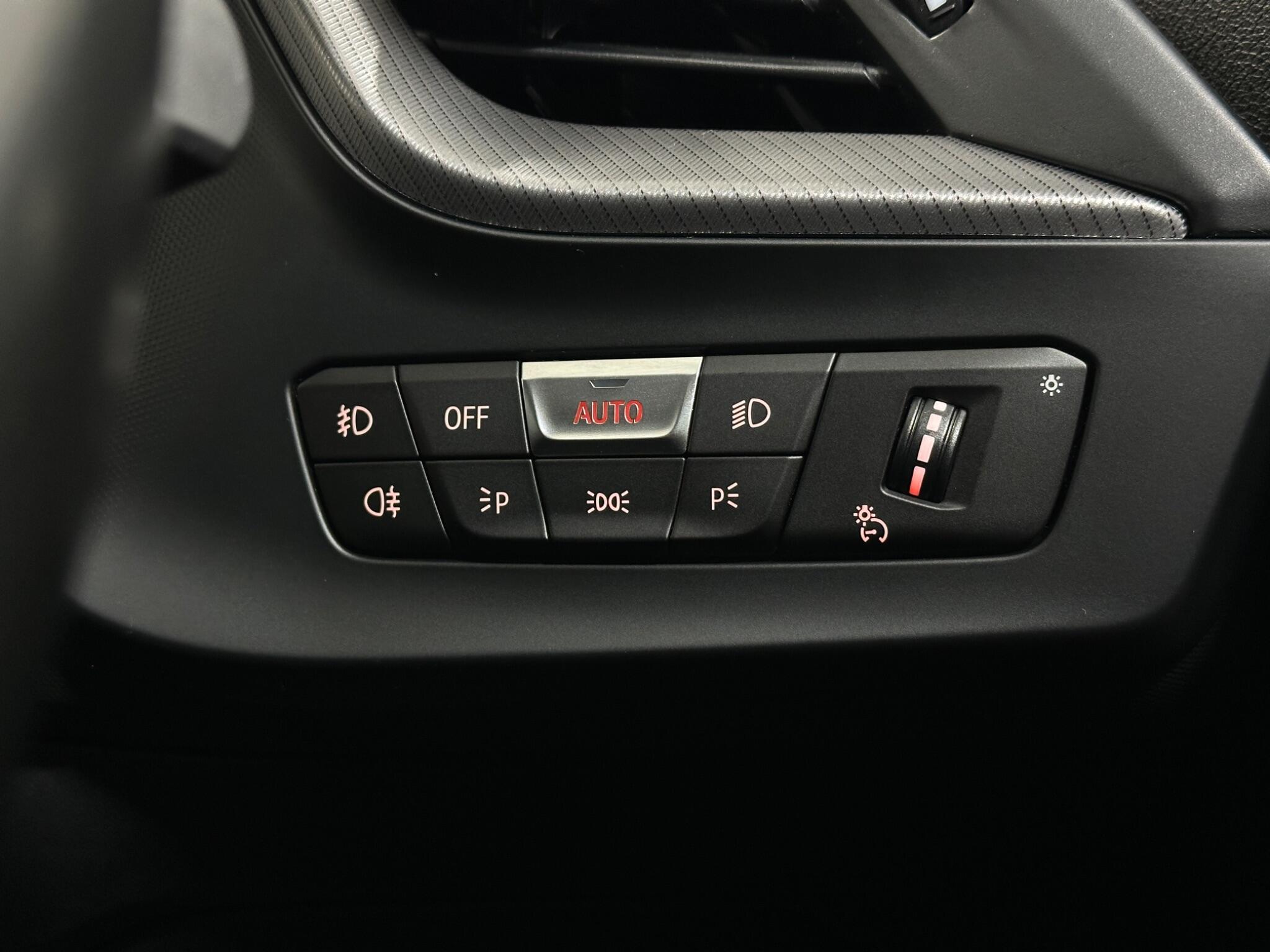 BMW 1 Series view 18