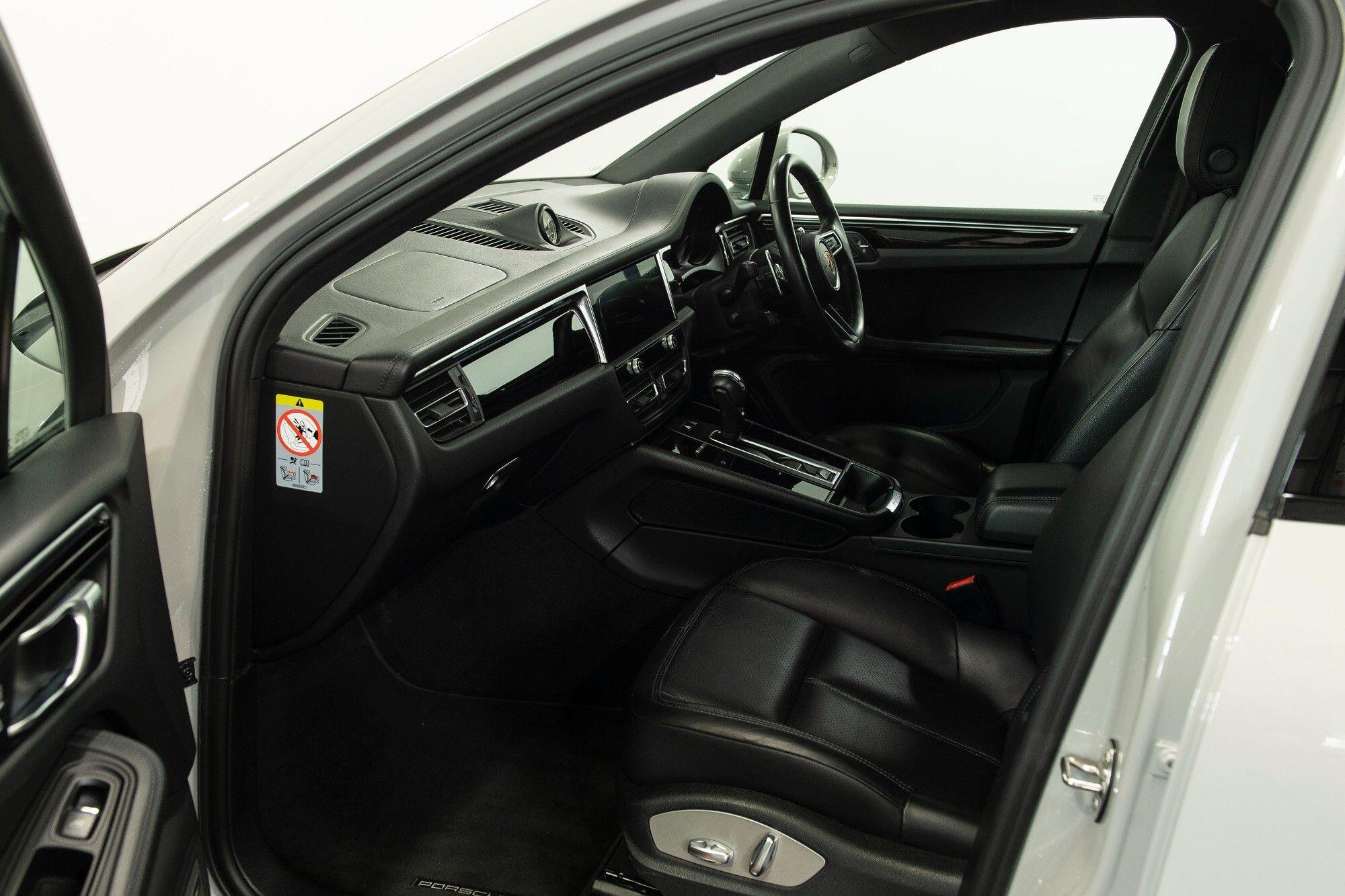 Porsche Macan view 15