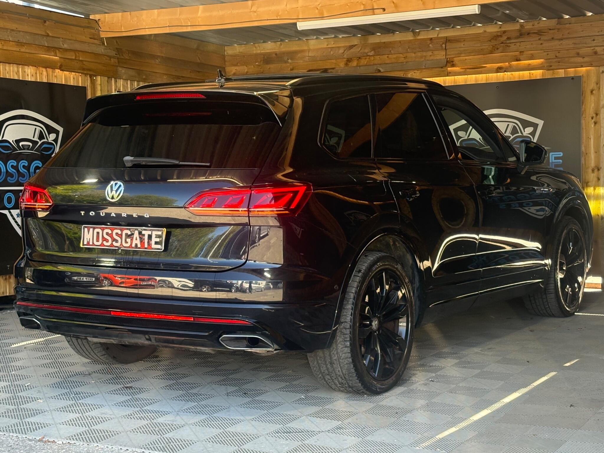 Volkswagen Touareg view 9