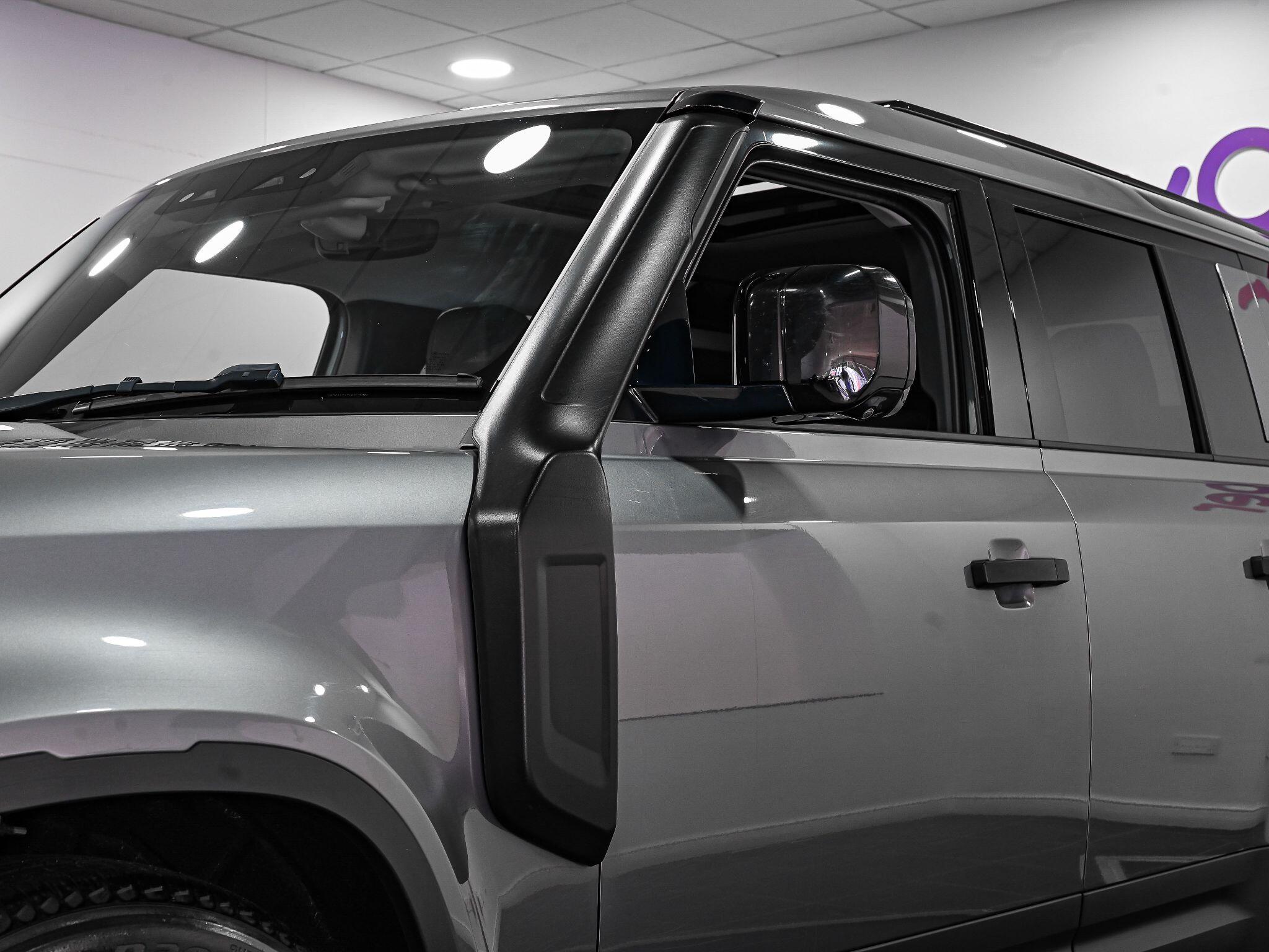 Land Rover Defender view 18