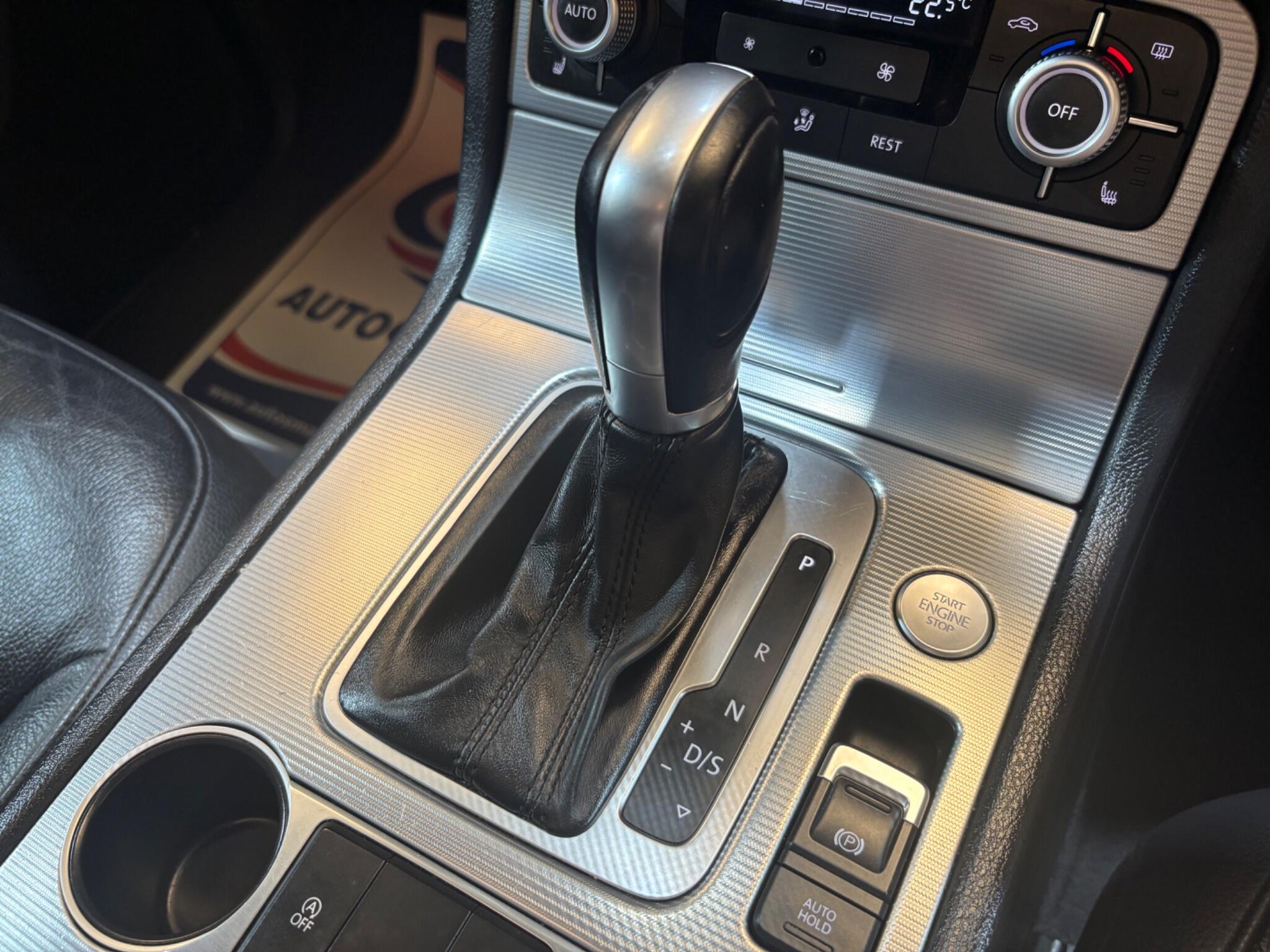 Volkswagen Touareg view 16