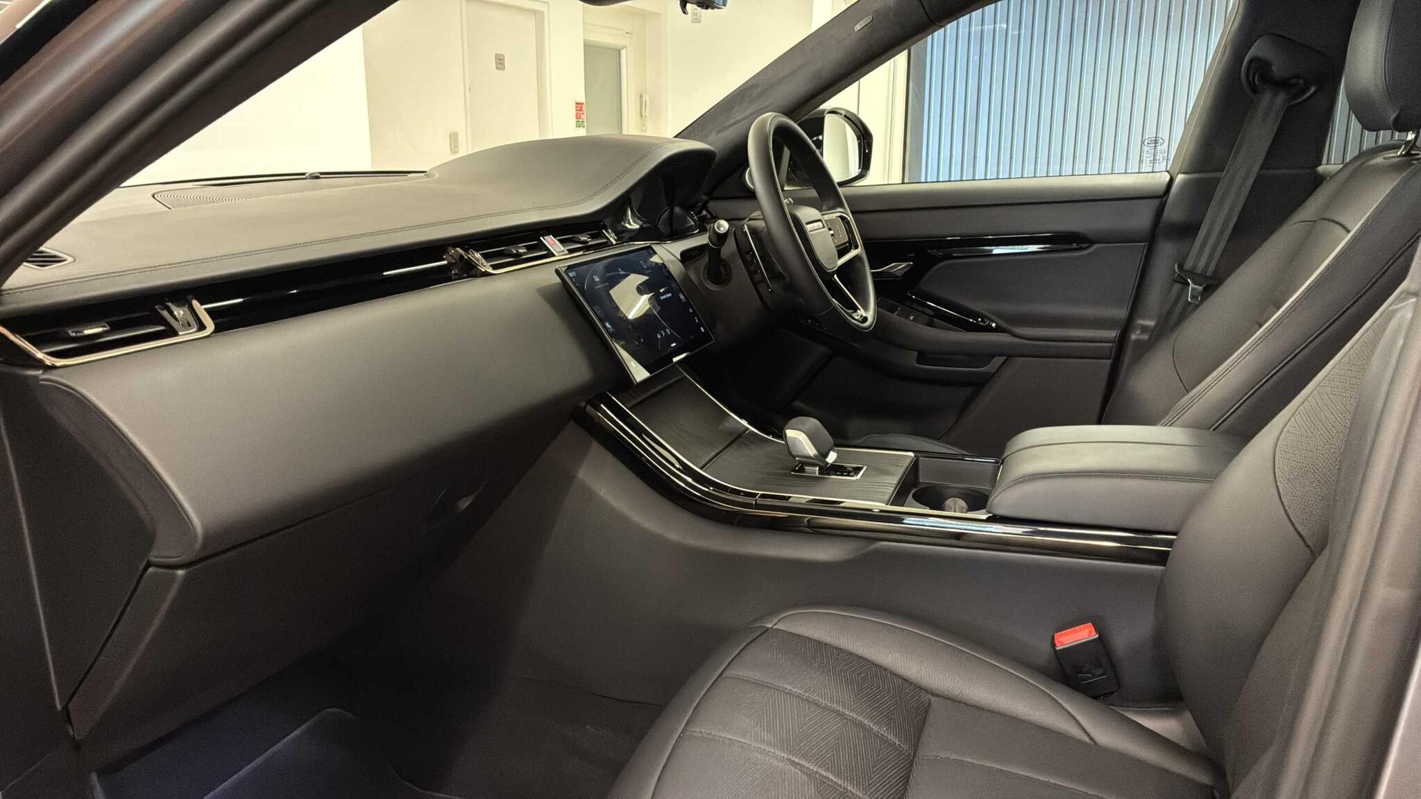 Land Rover Range Rover Evoque view 3