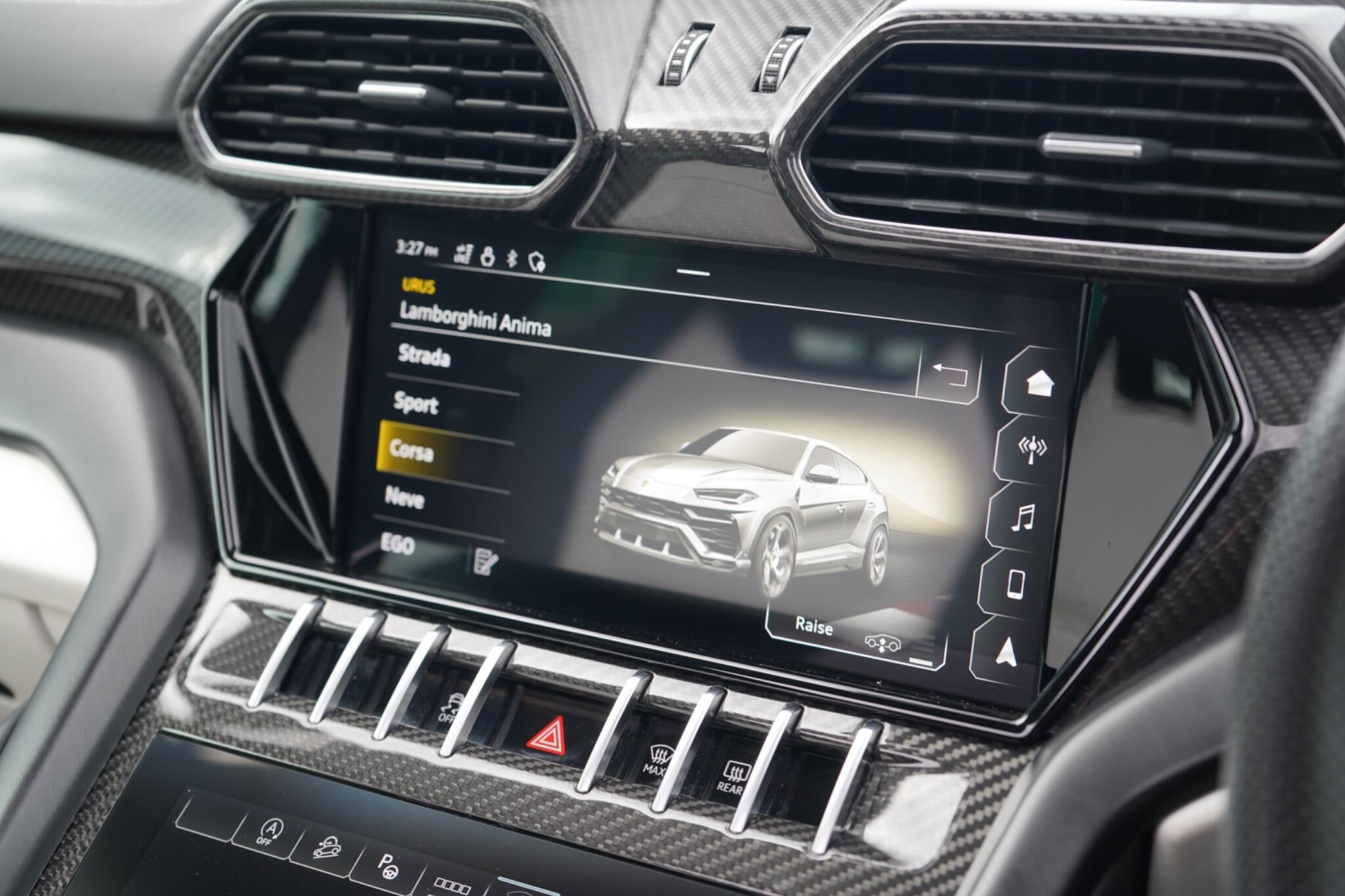 Lamborghini Urus view 33