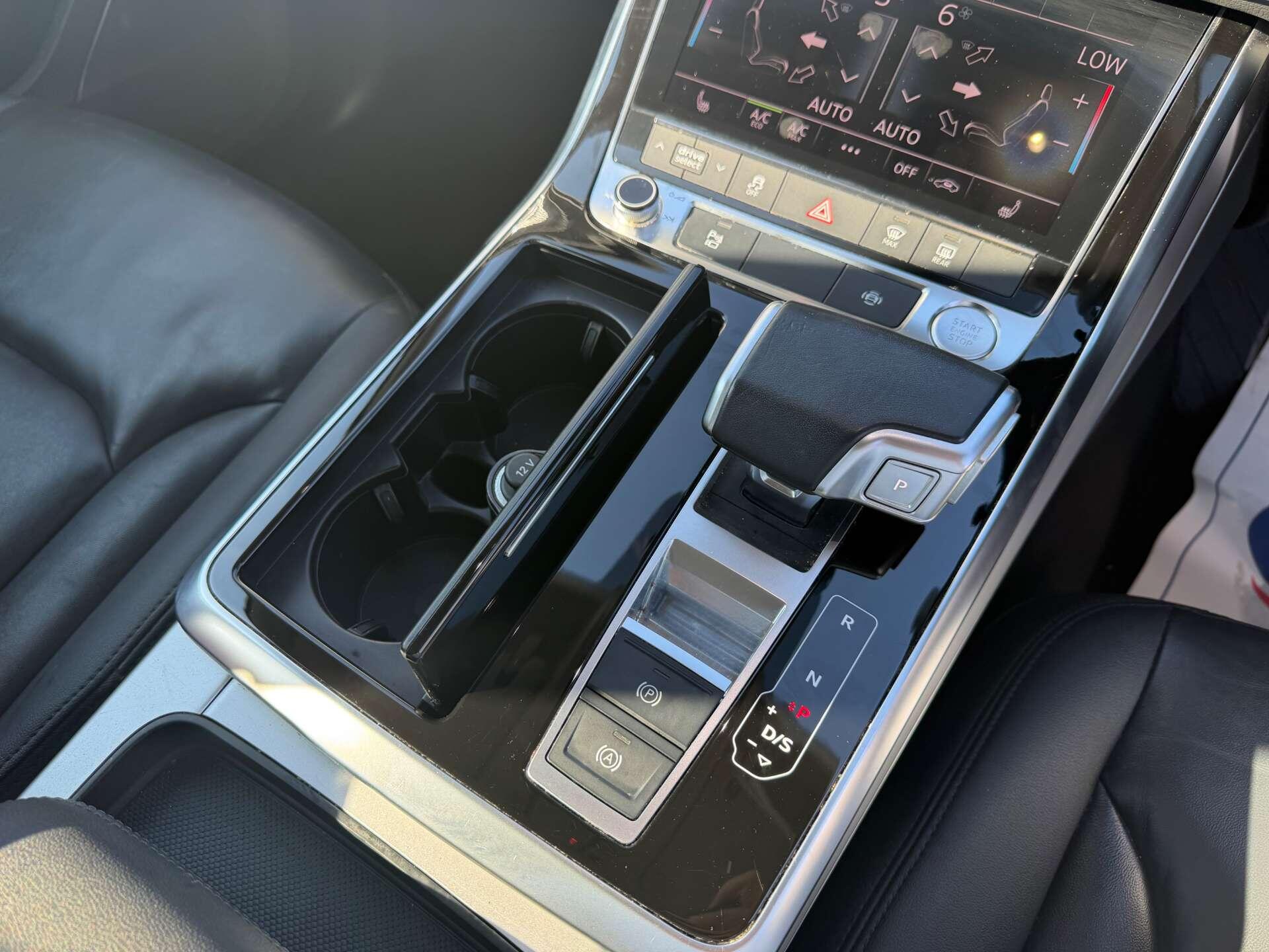 Audi Q7 view 18