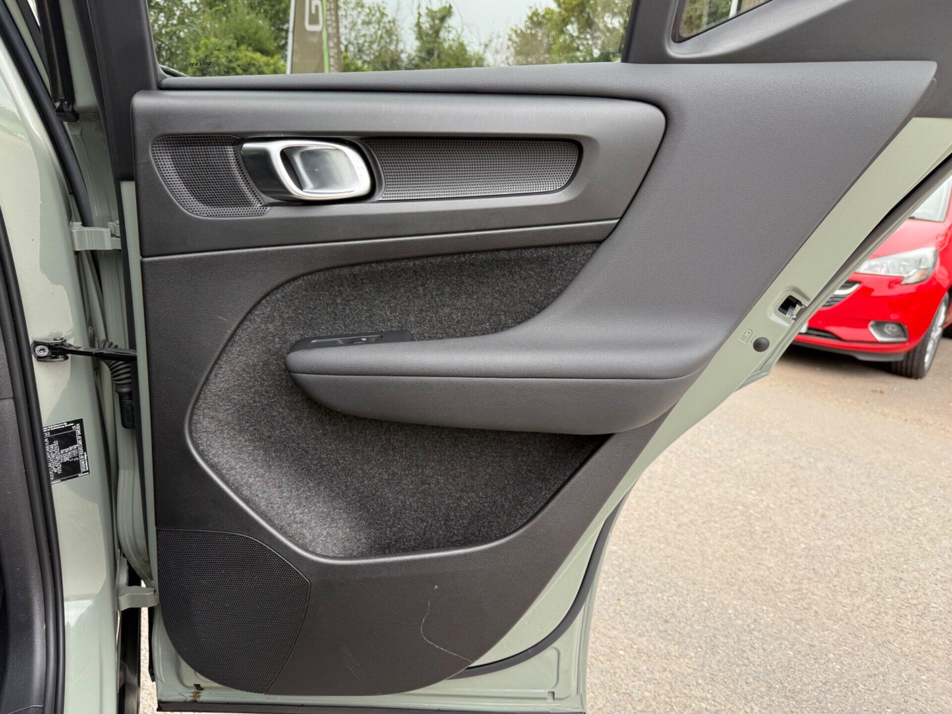 Volvo XC40 view 37