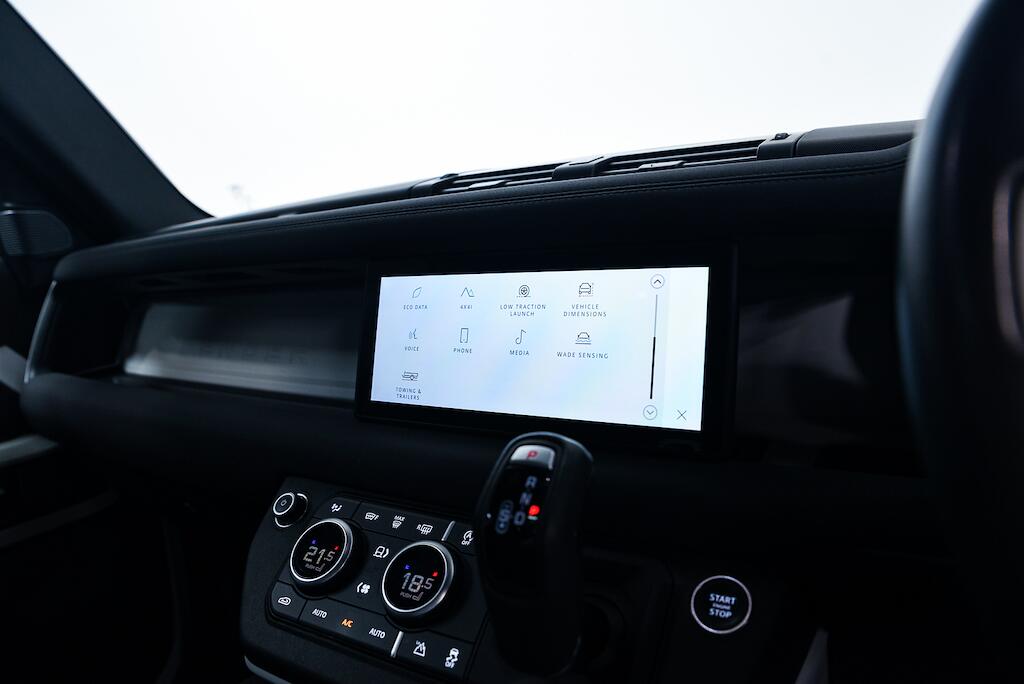 Land Rover Defender view 22