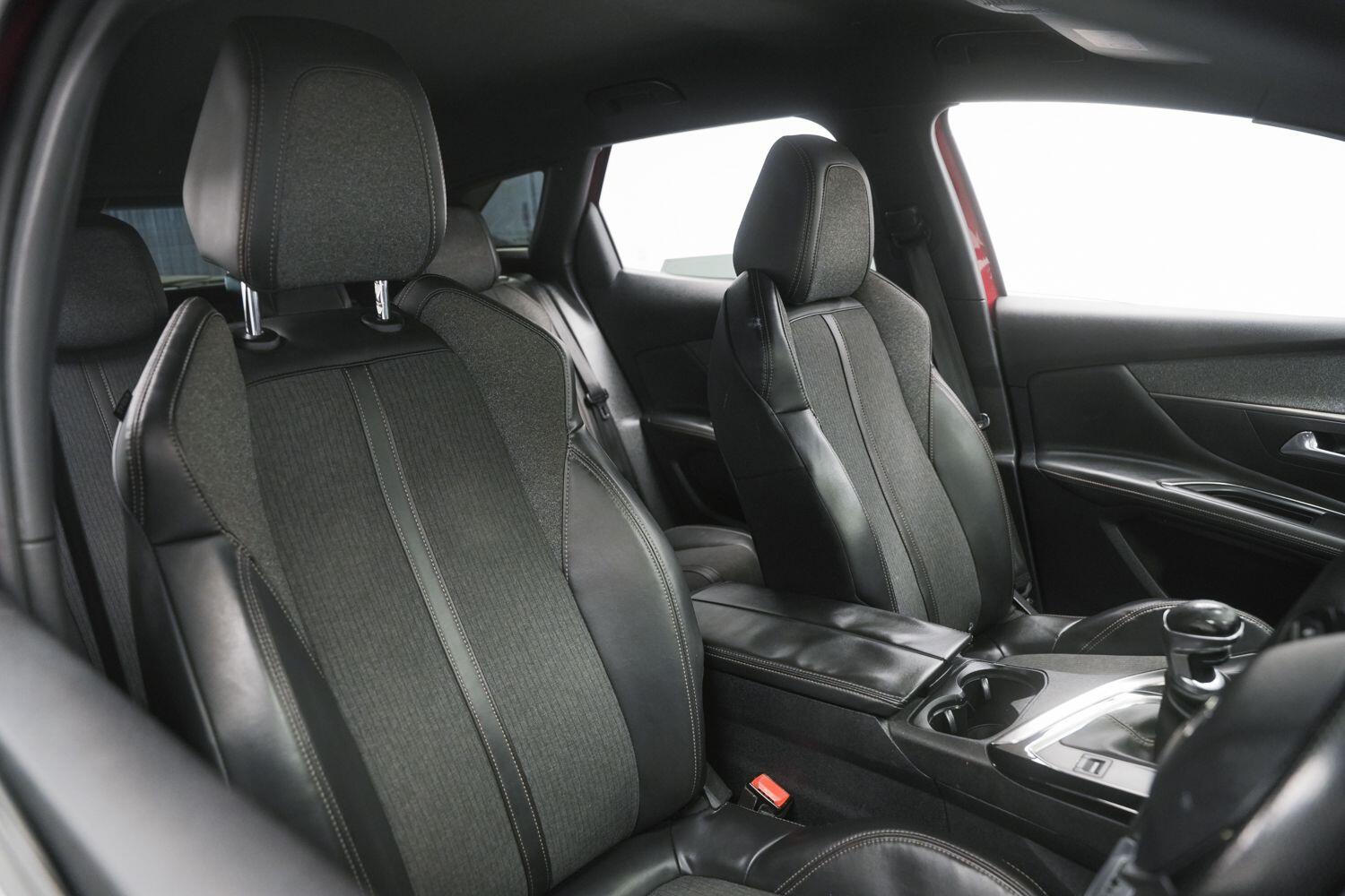Peugeot 3008 view 11
