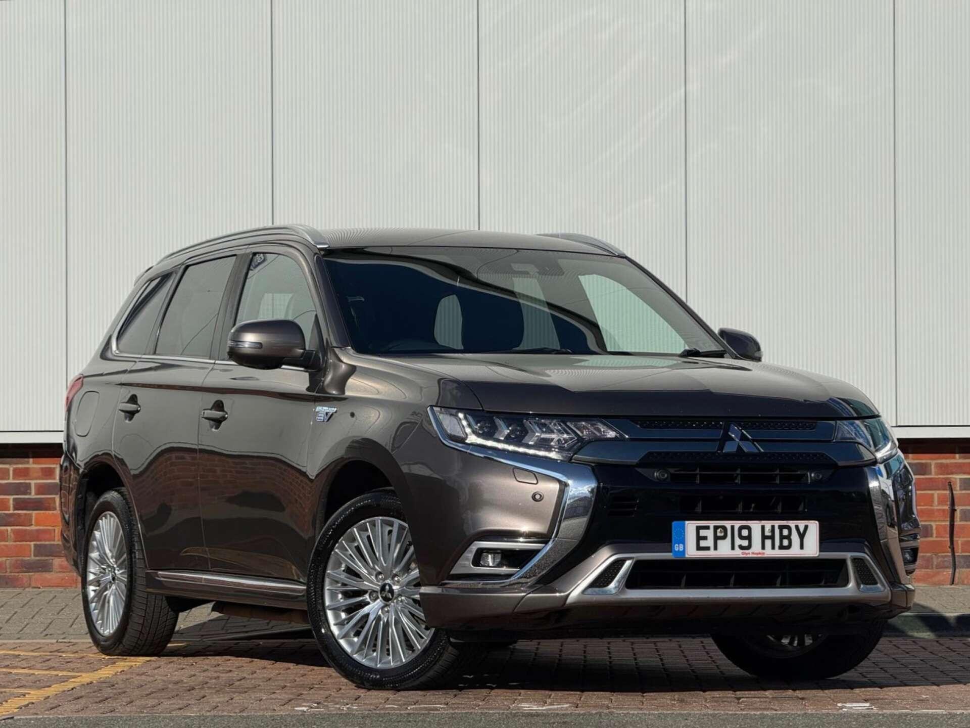 Mitsubishi Outlander main image