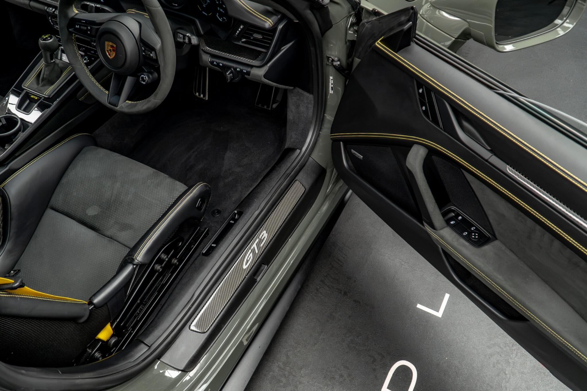 Porsche 911 view 29