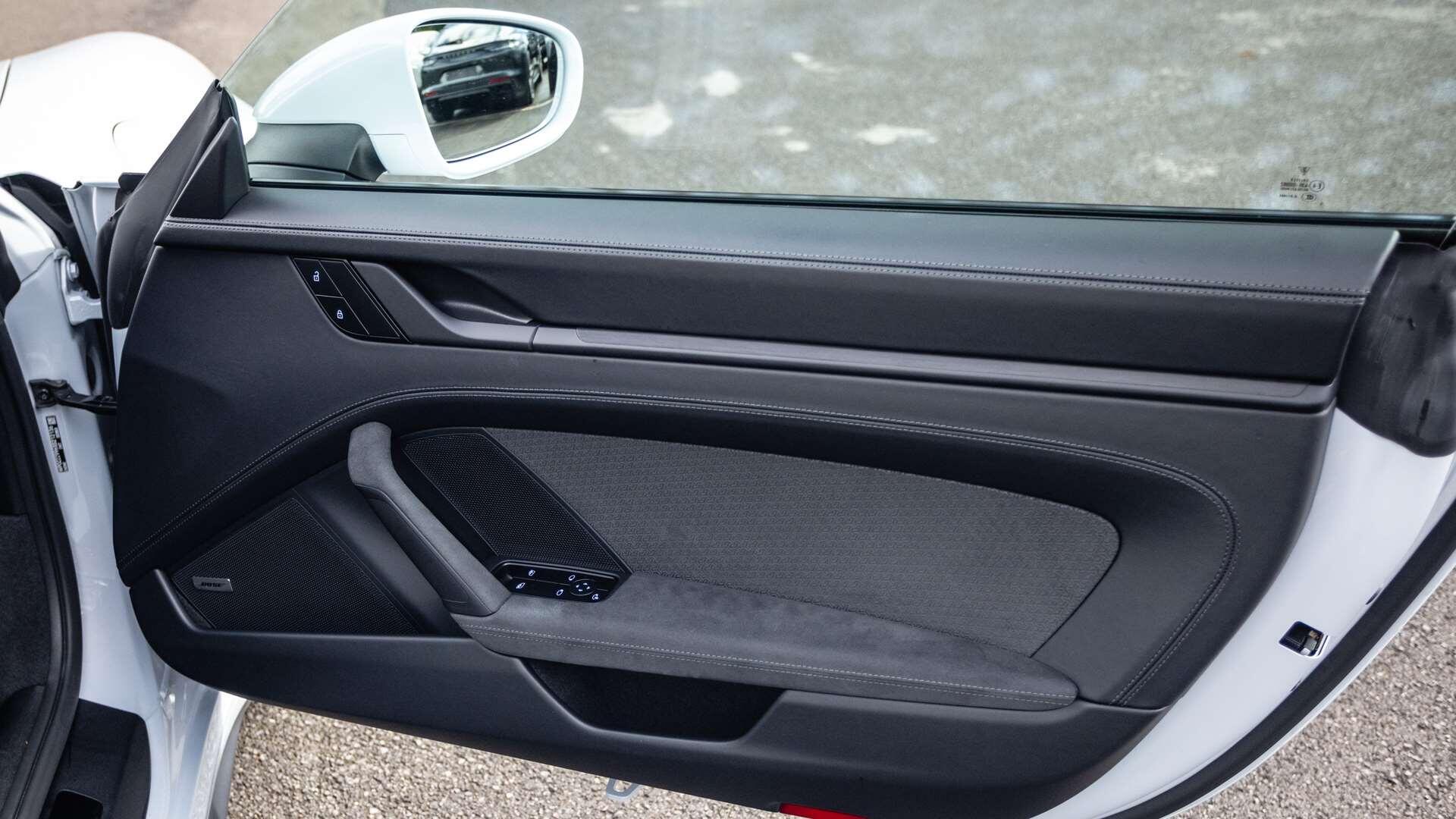 Porsche 911 view 36