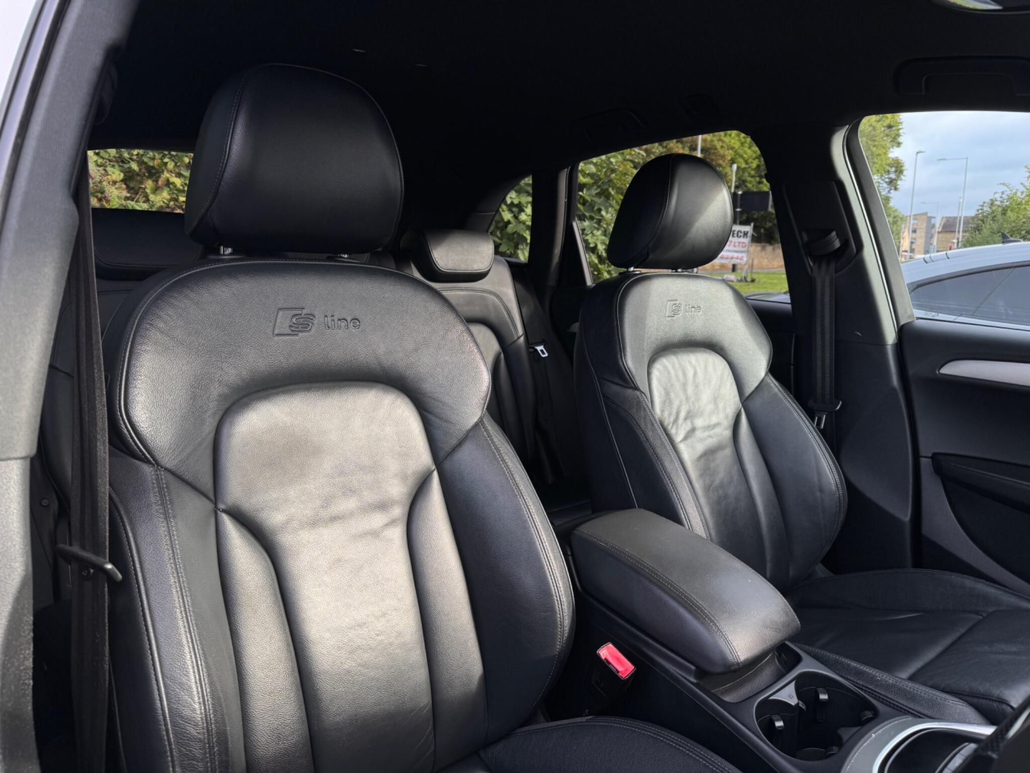 Audi Q5 view 16