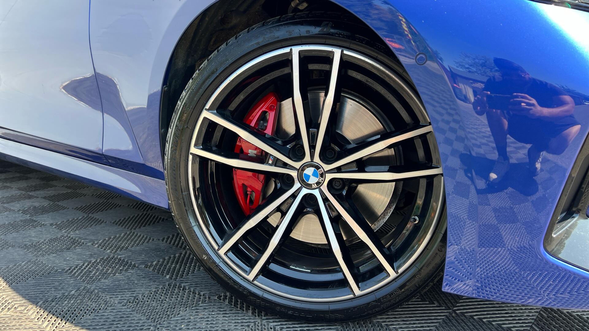 BMW 3 Series view 25