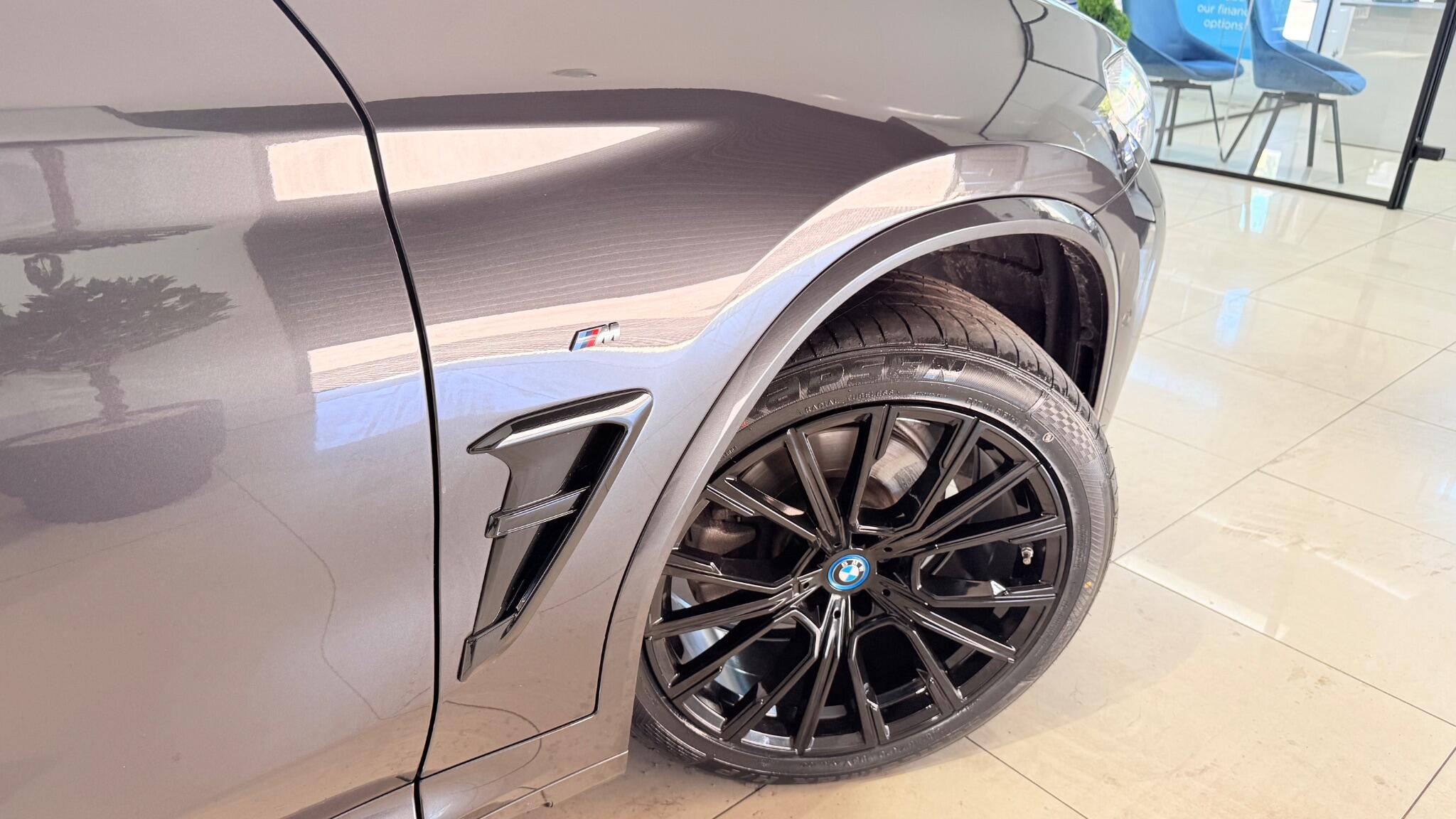 BMW X4 view 16