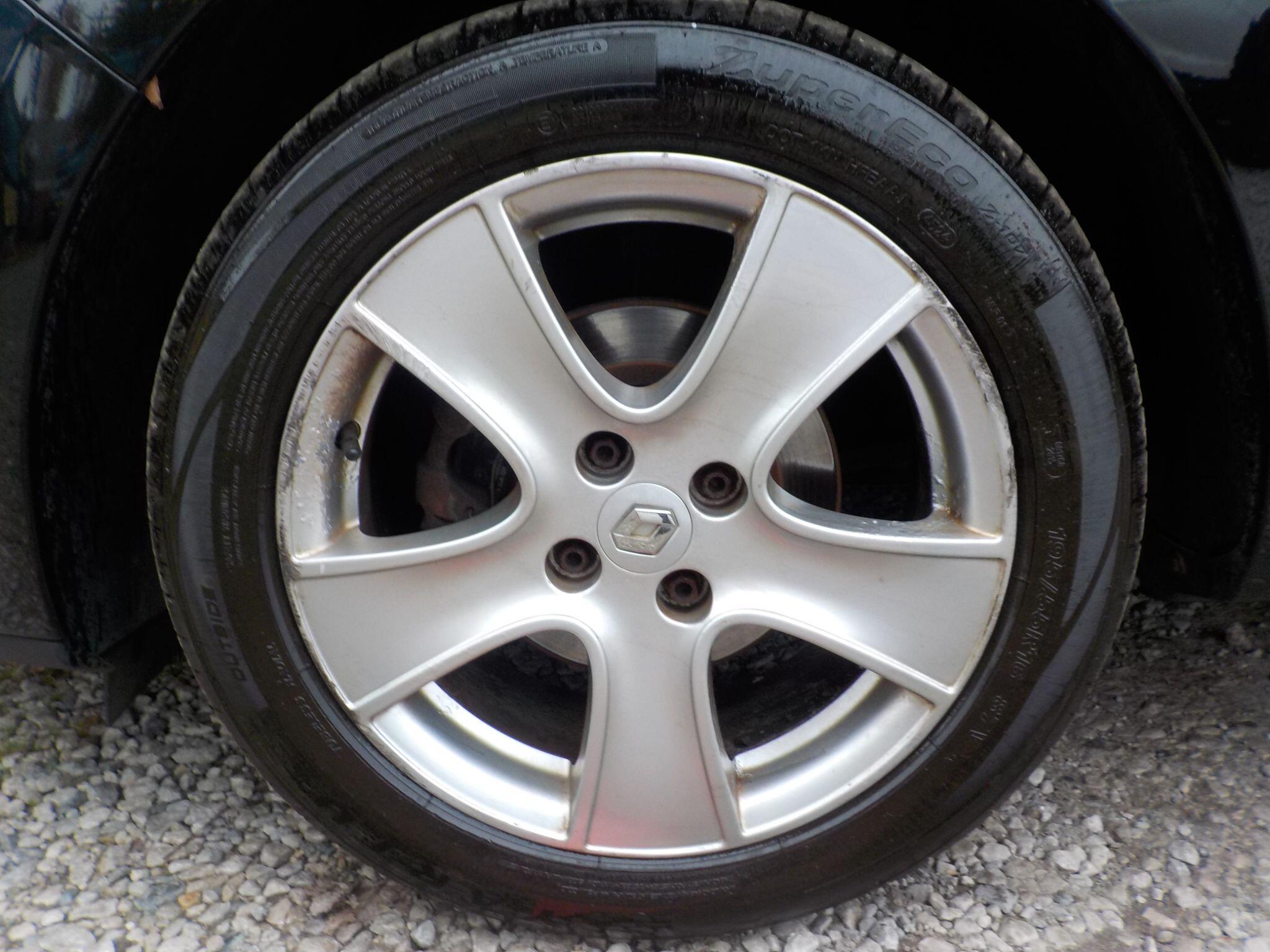 Renault Clio 1.2 16V Dynamique MediaNav Euro 5 5dr