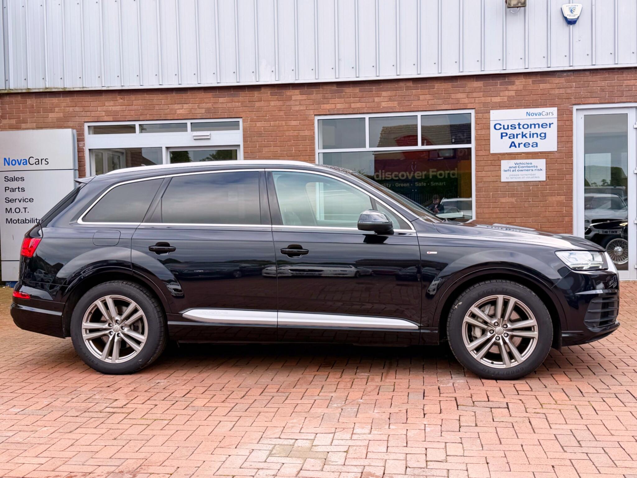 Audi Q7 view 15