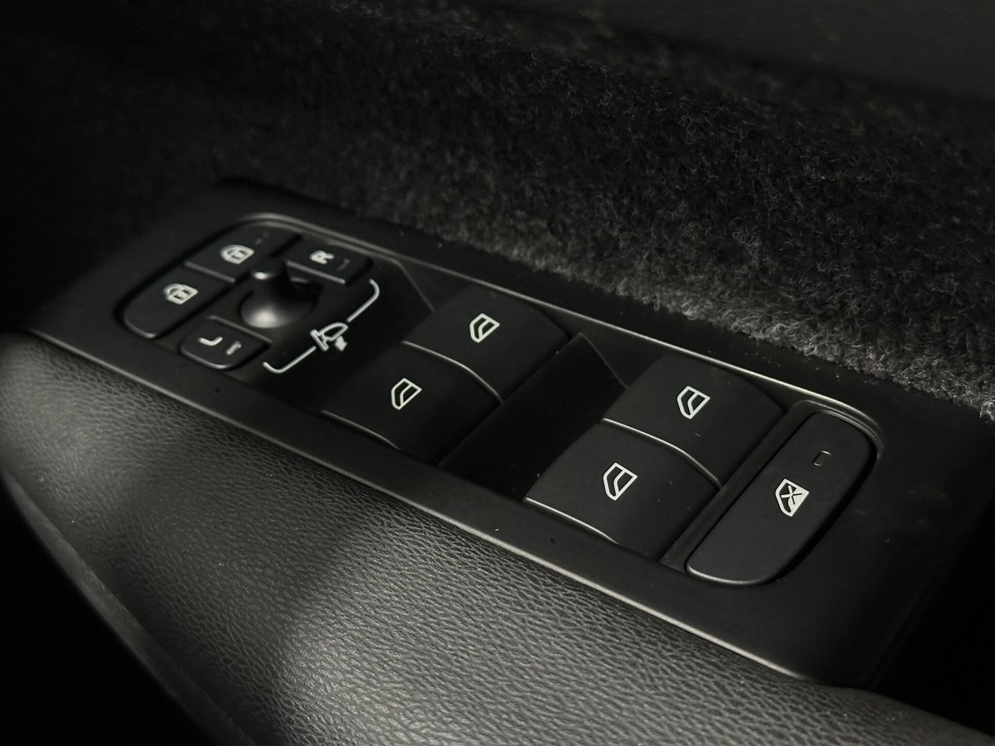 Volvo XC40 view 18