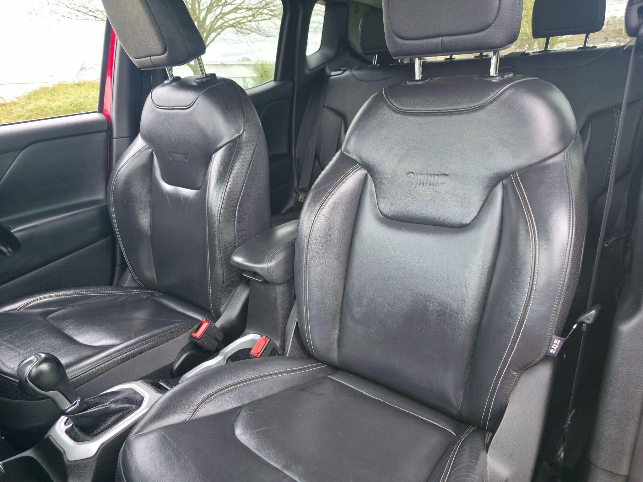 Jeep Renegade view 28