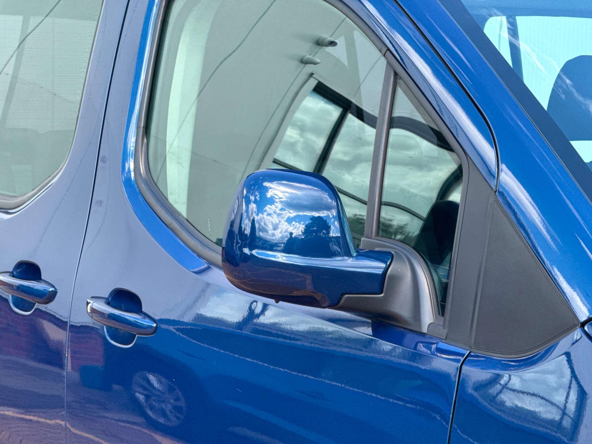 Vauxhall Combo Life view 14