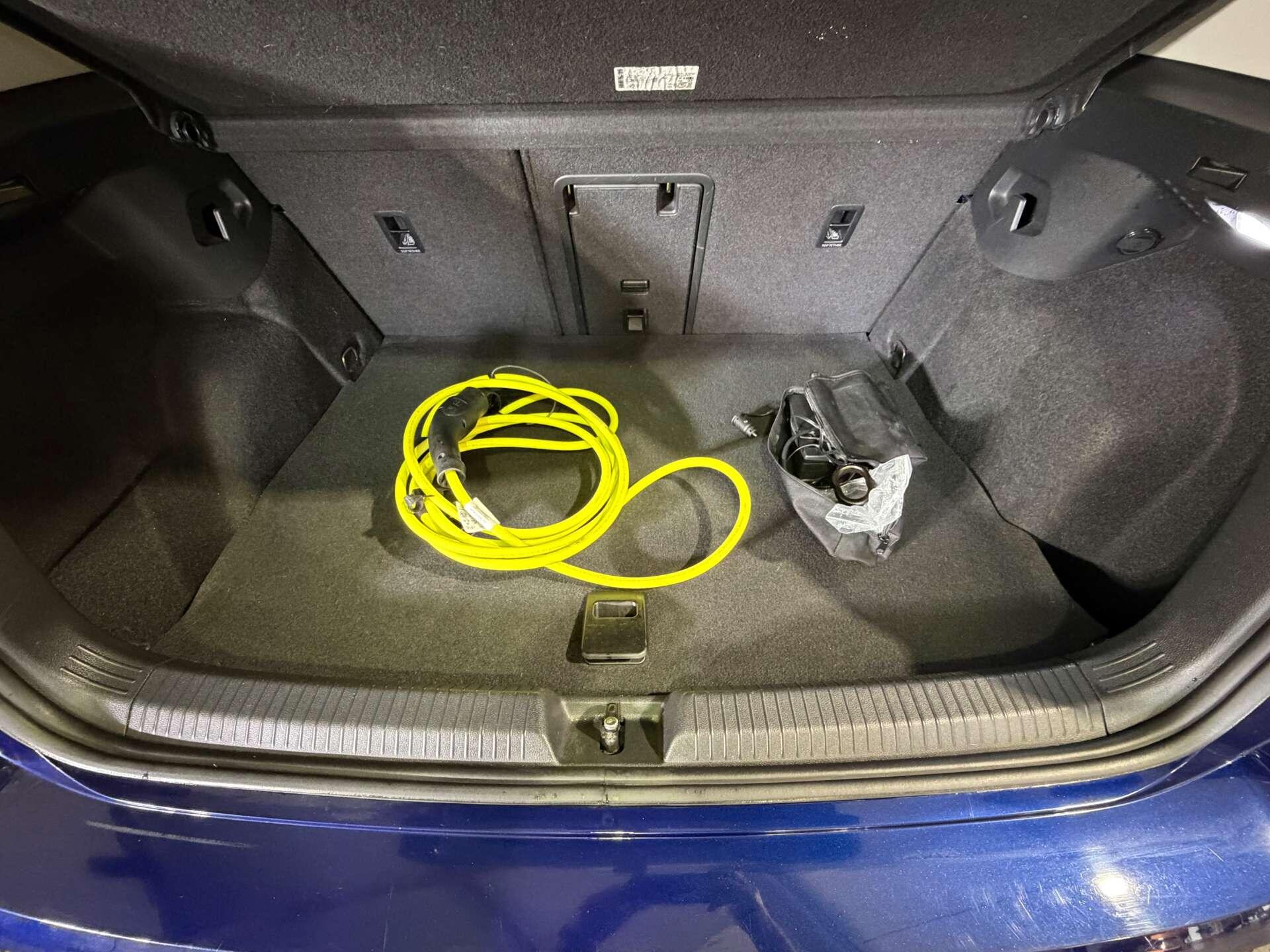 Volkswagen Golf view 11