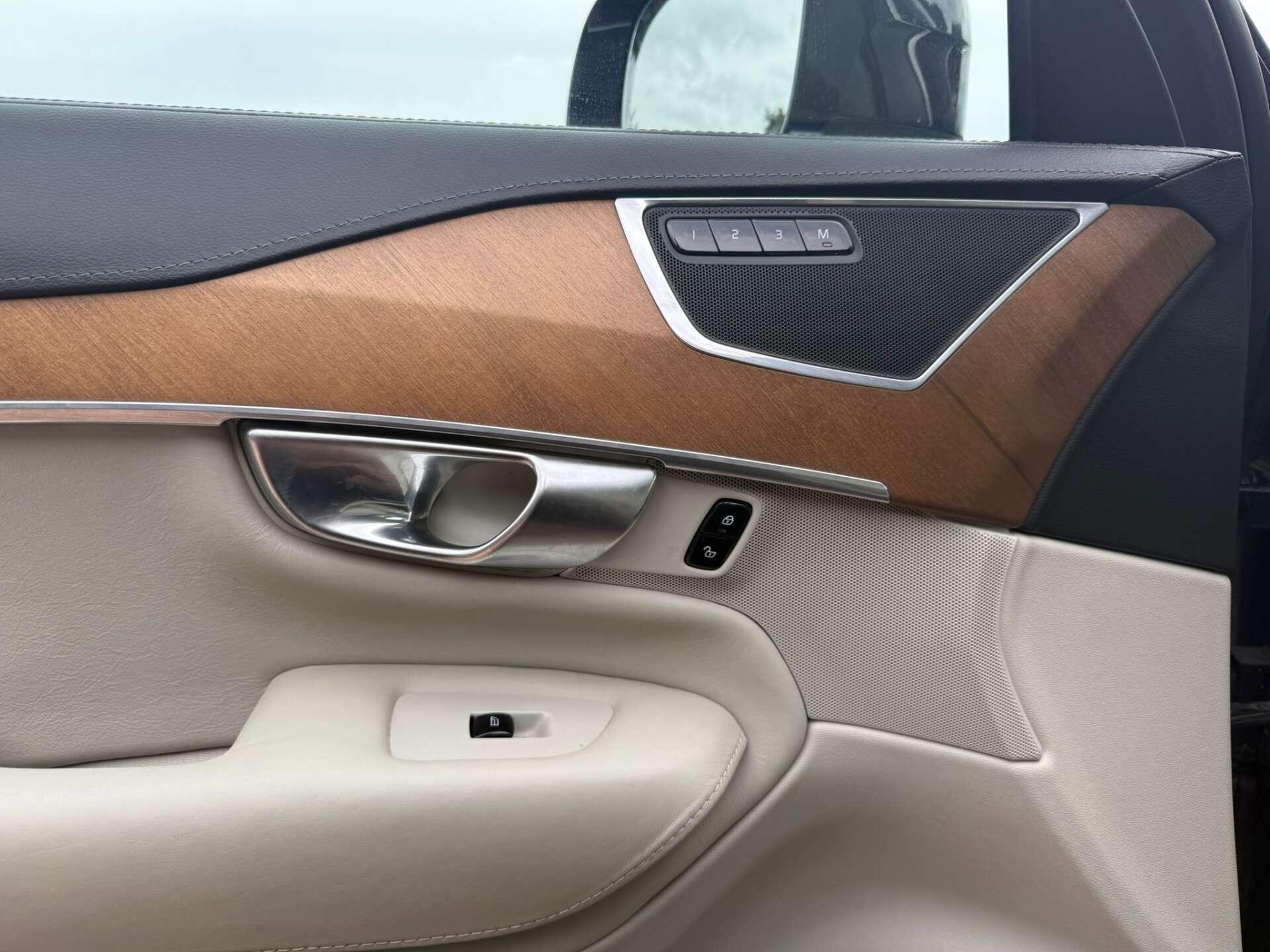 Volvo XC90 view 45