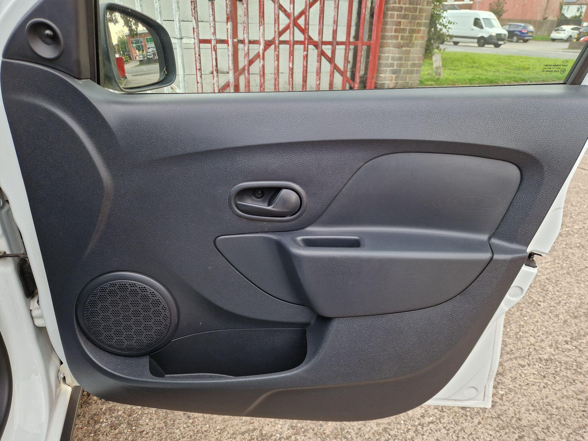 Dacia Sandero view 28