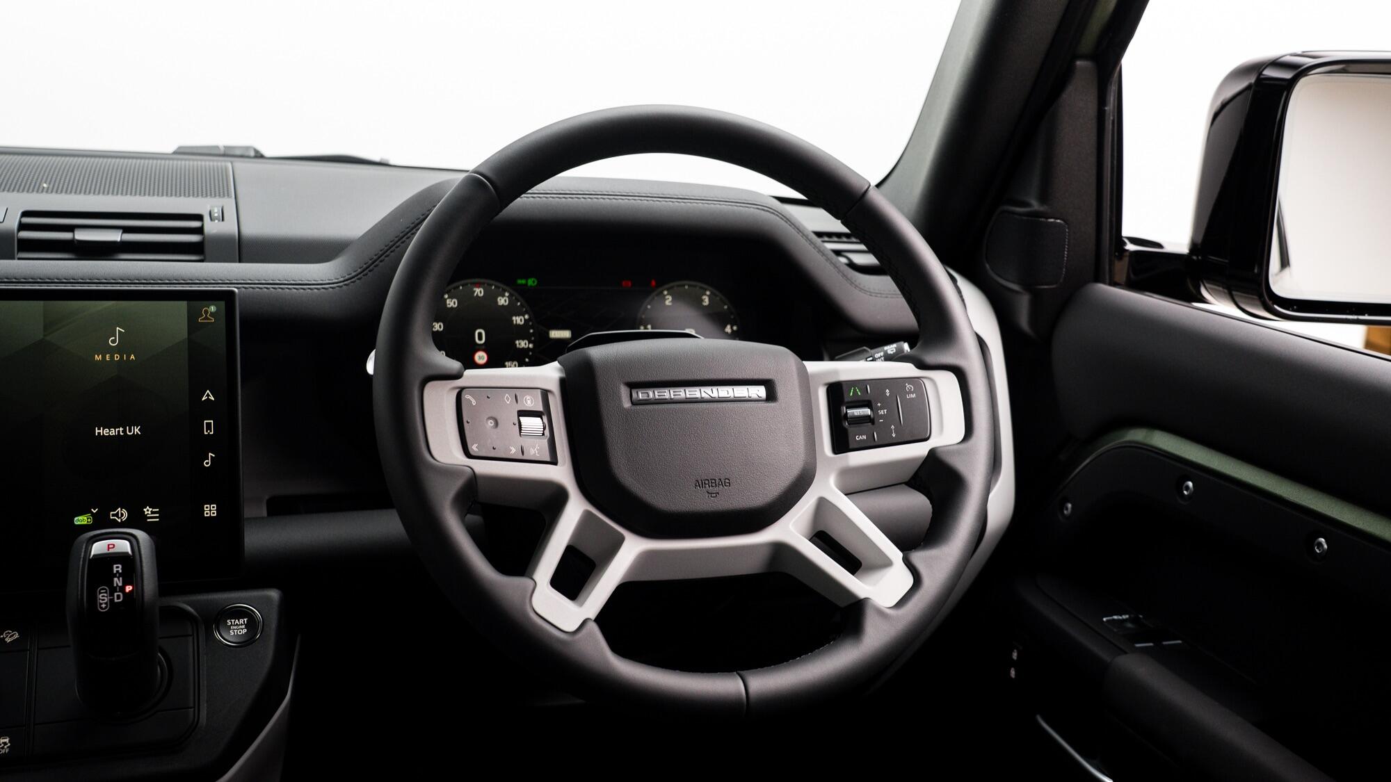 Land Rover Defender 110 view 28
