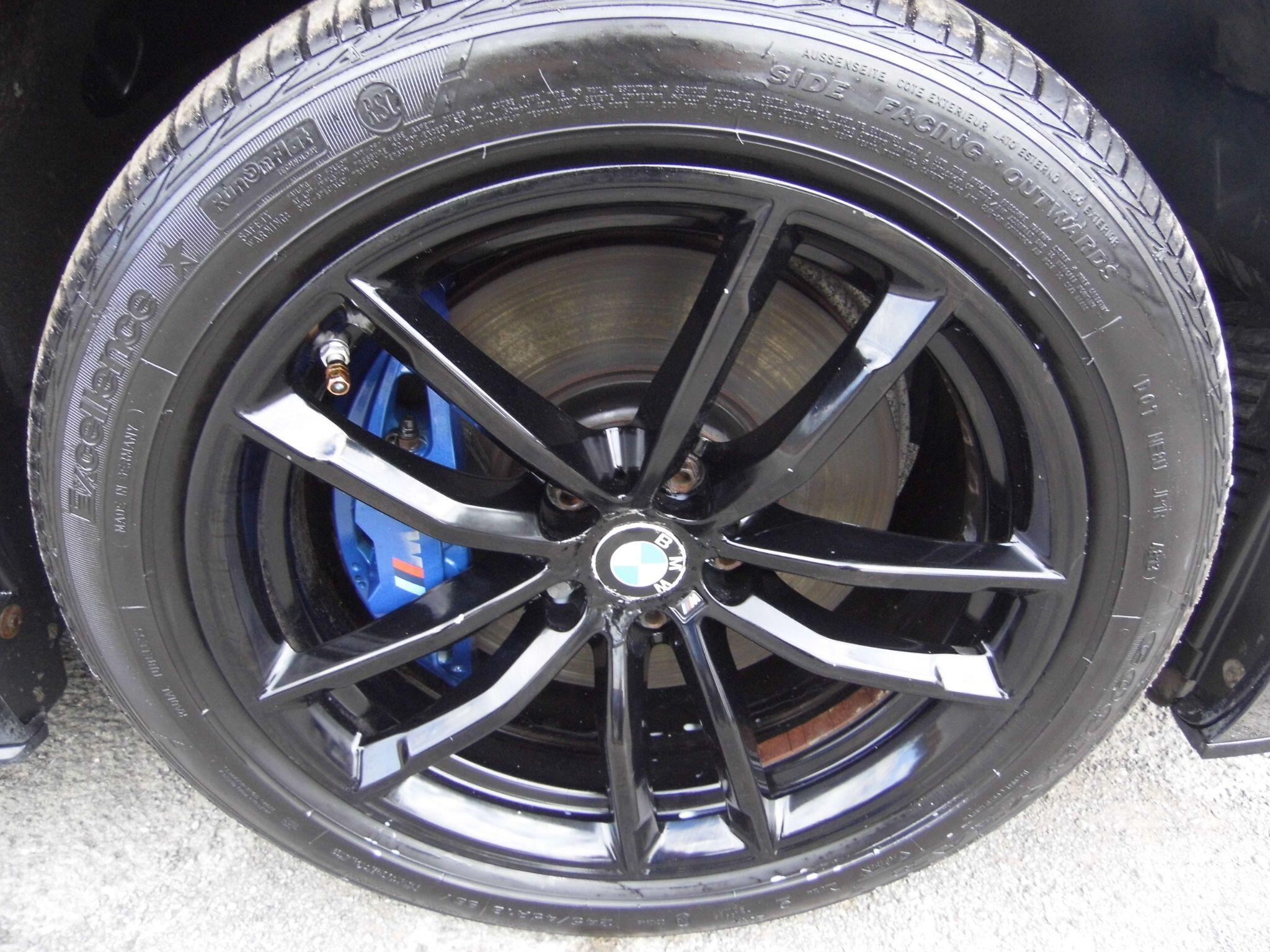 BMW 5 Series view 23