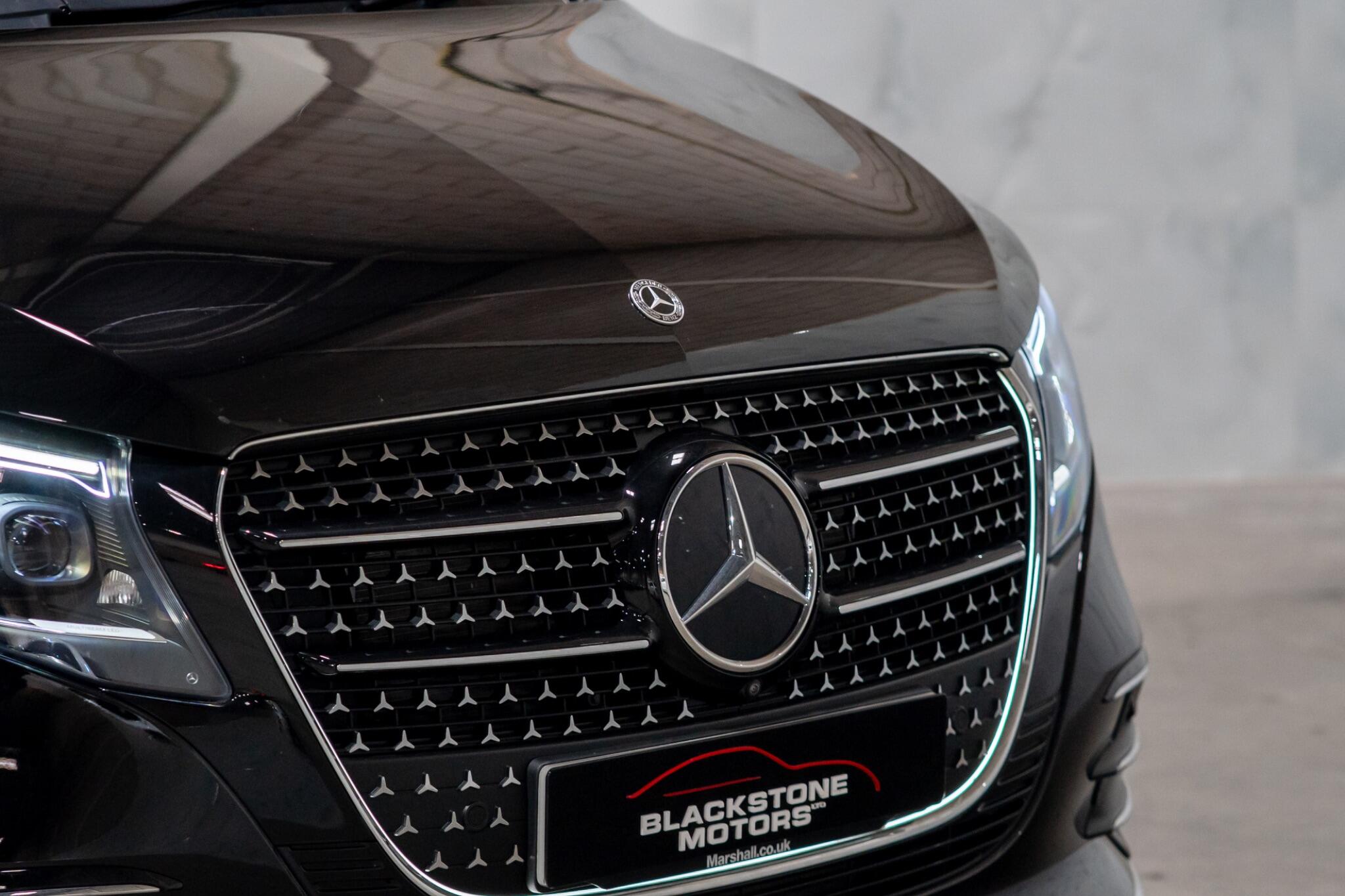 Mercedes-Benz V-Class view 35