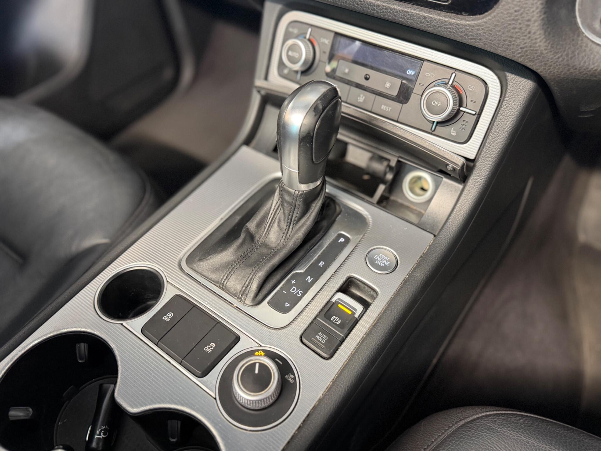 Volkswagen Touareg view 25