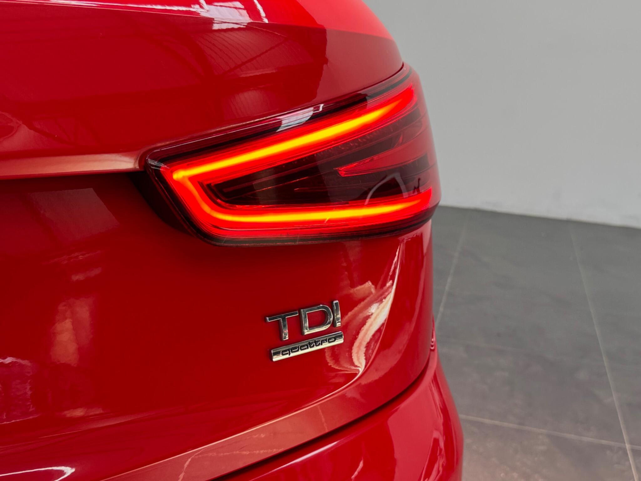 Audi Q3 view 15