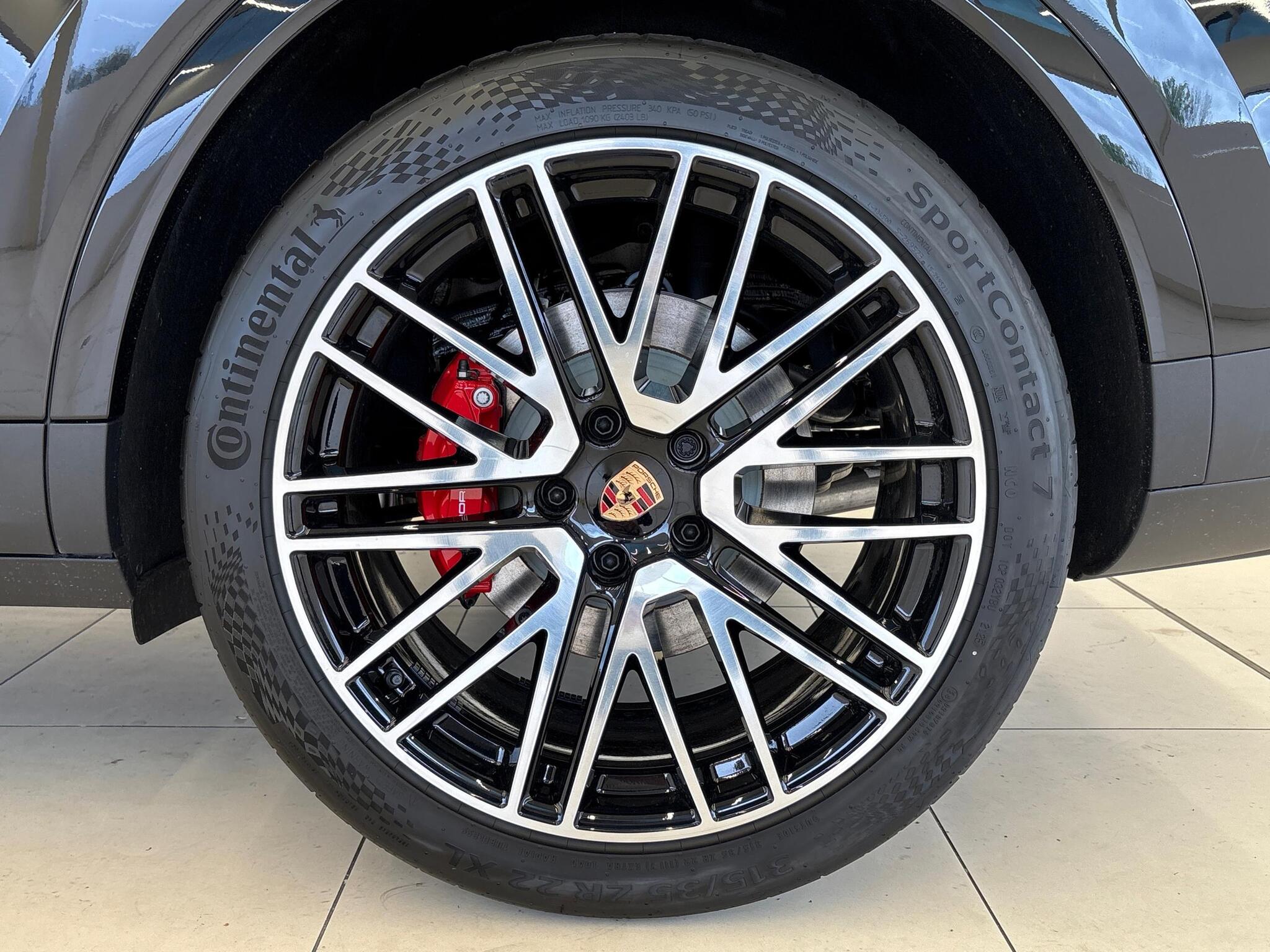 Porsche Cayenne view 24