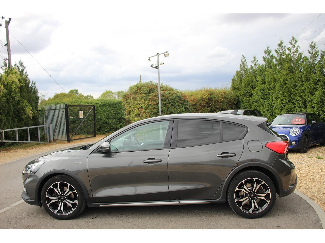 Ford Focus view 7