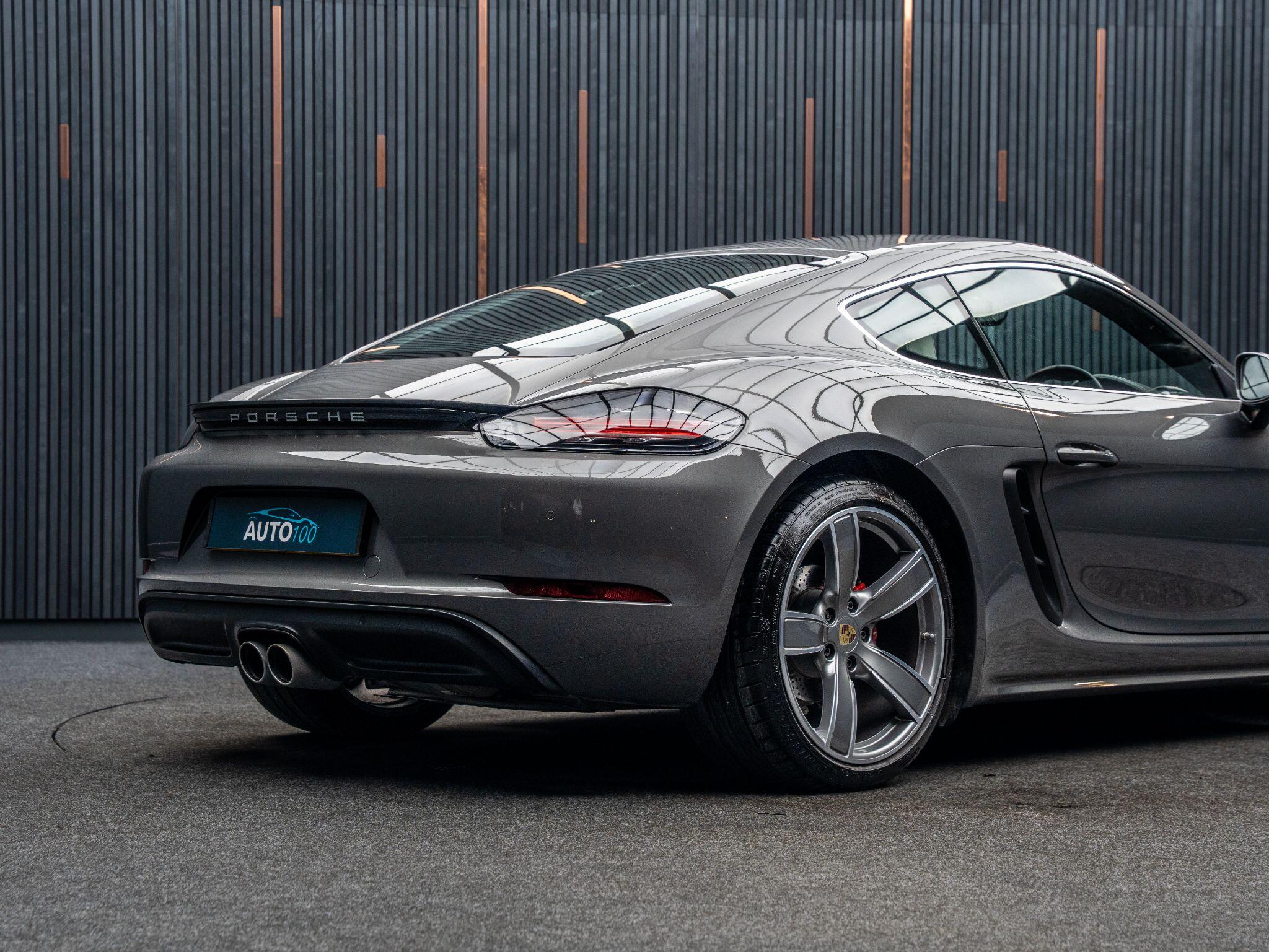 Porsche Cayman view 21