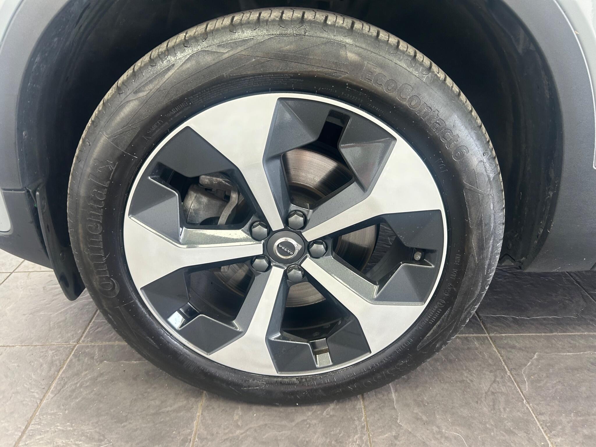 Volvo XC40 view 21