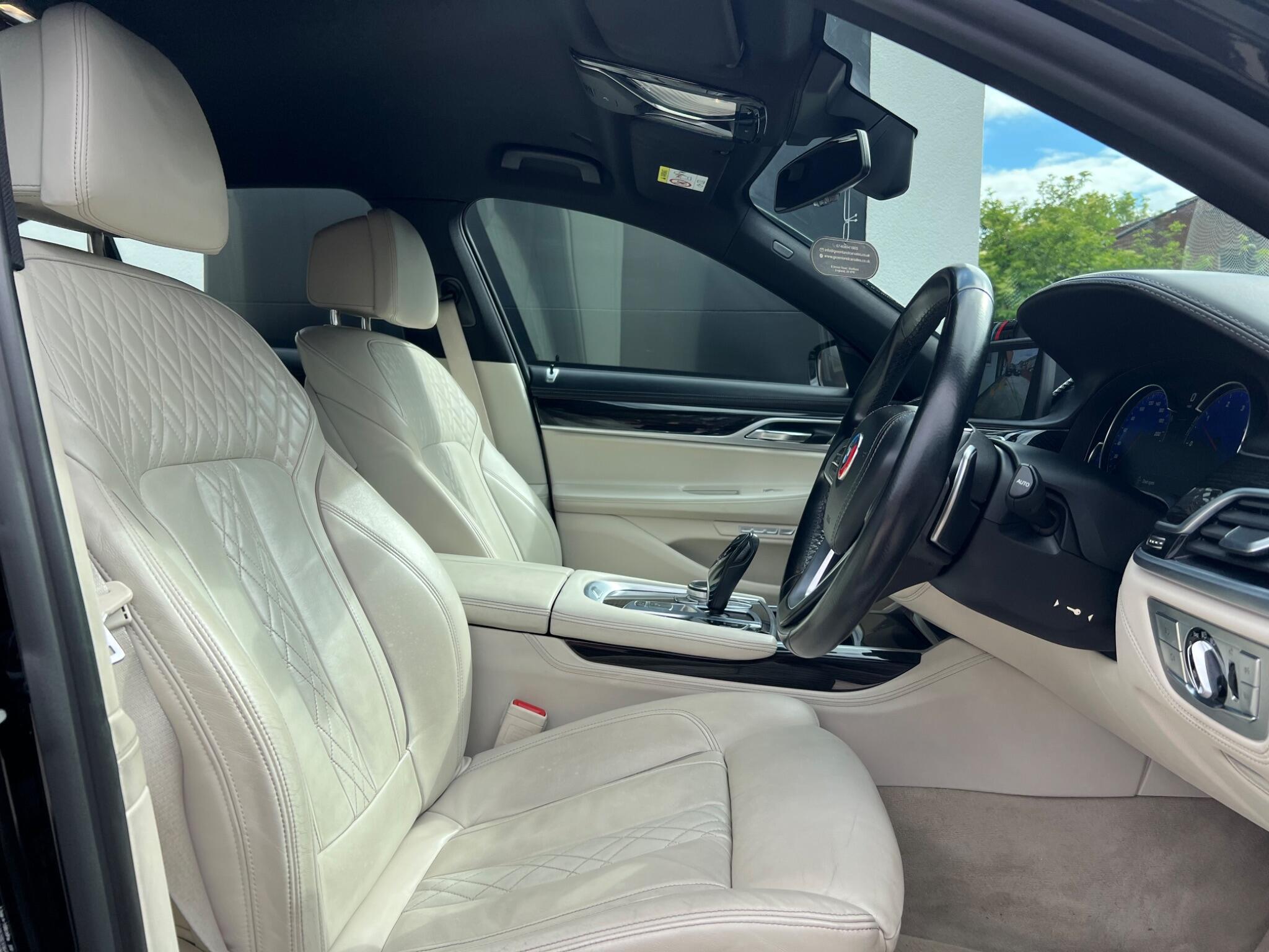BMW 7 Series view 11