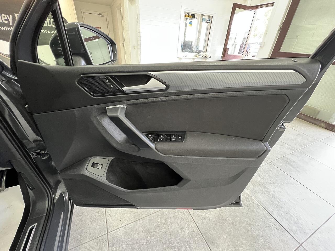 Volkswagen Tiguan view 13