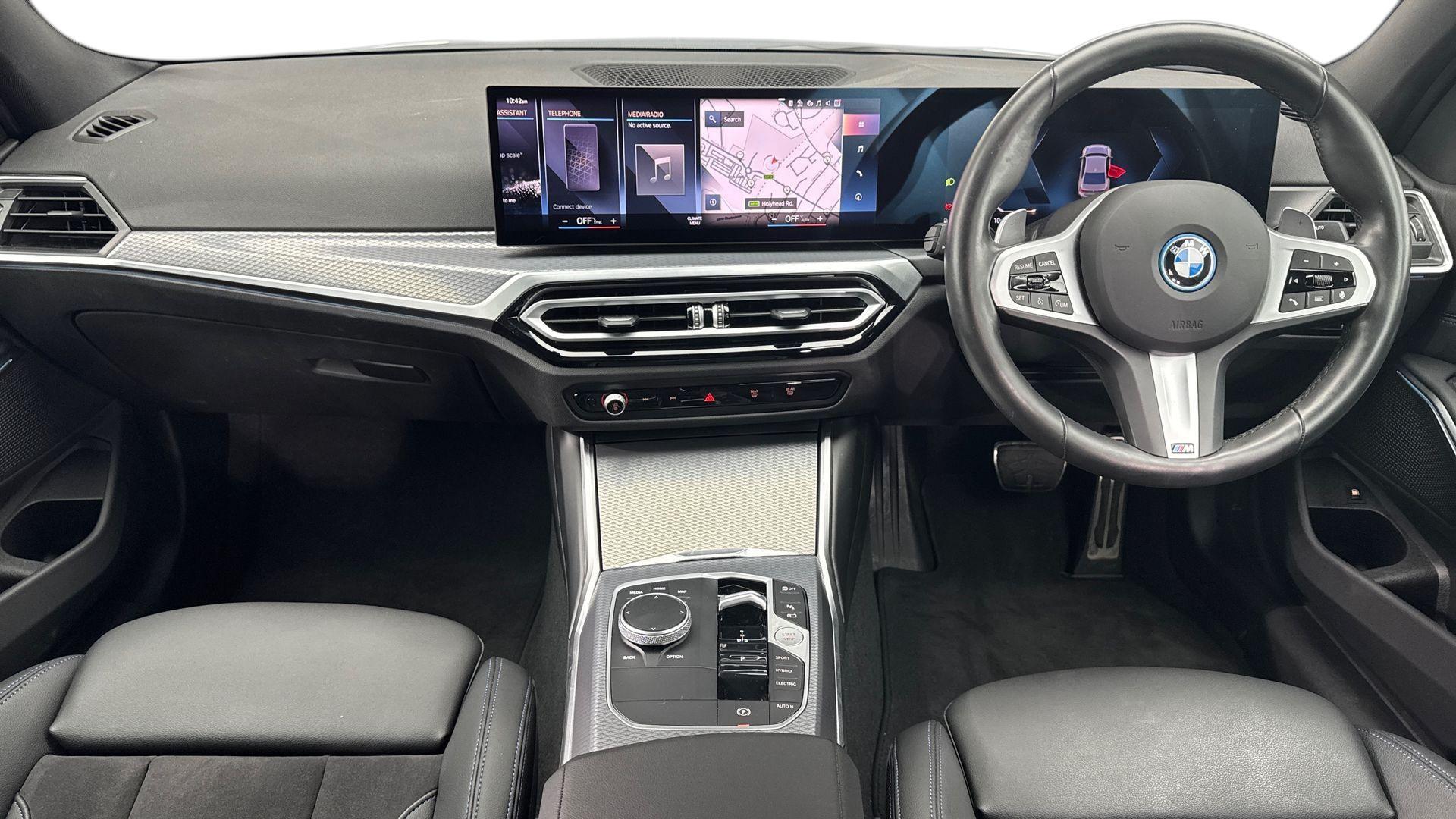 BMW 3 Series view 4