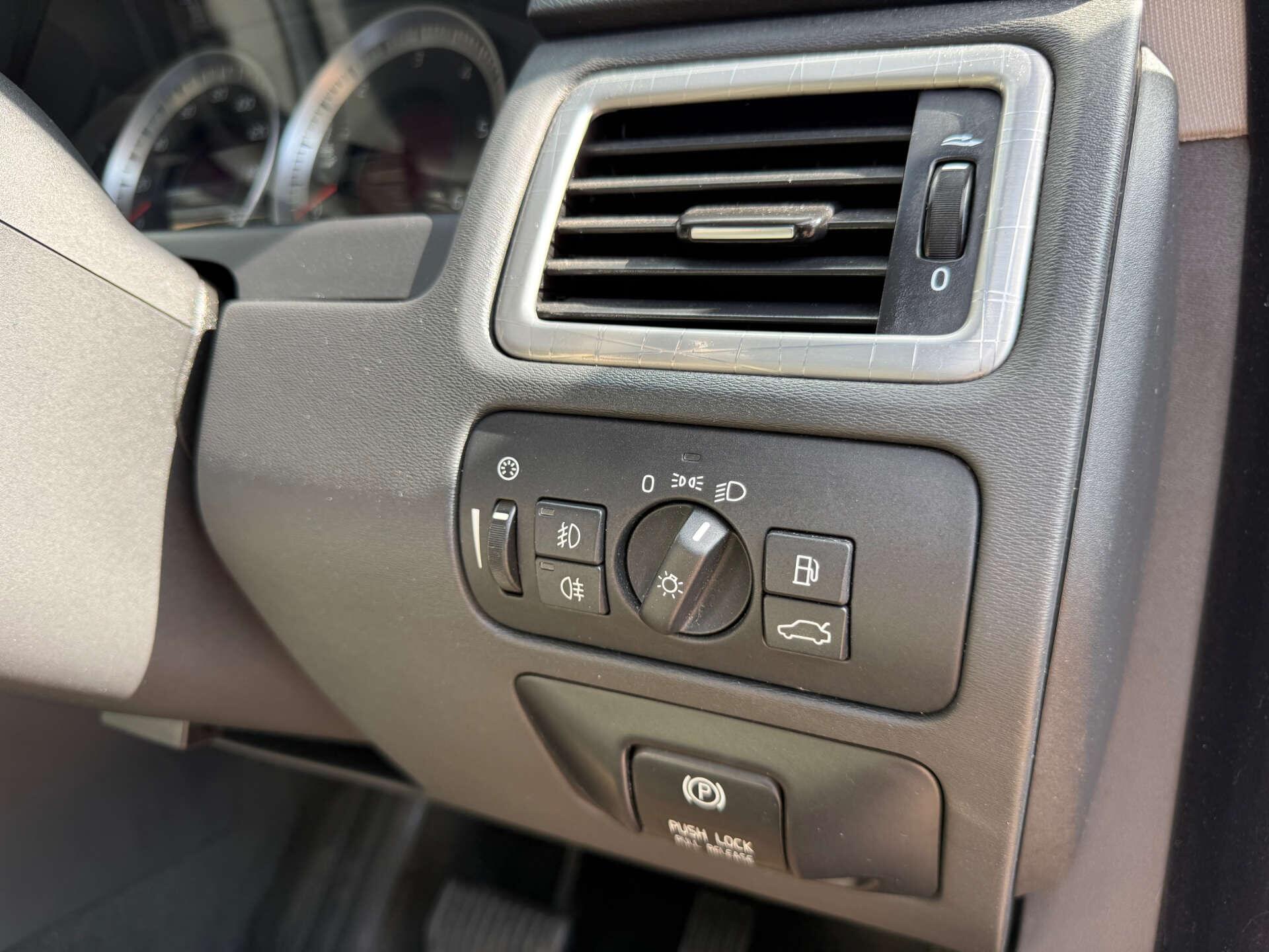 Volvo XC70 view 32