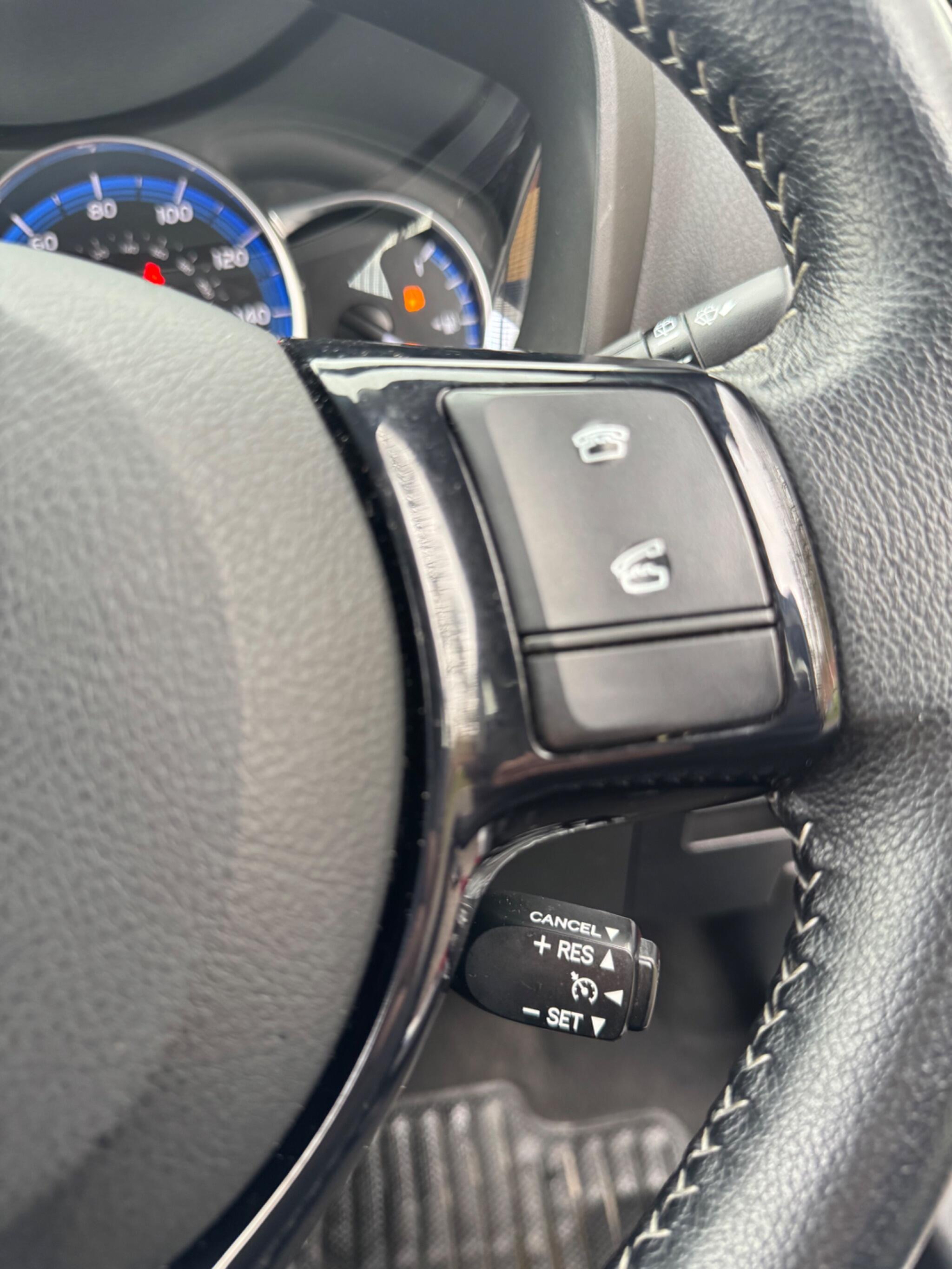 2017 Toyota Yaris 1.5 VVT-h Excel E-CVT Euro 6 (s/s) 5dr (15in Alloy) image 12