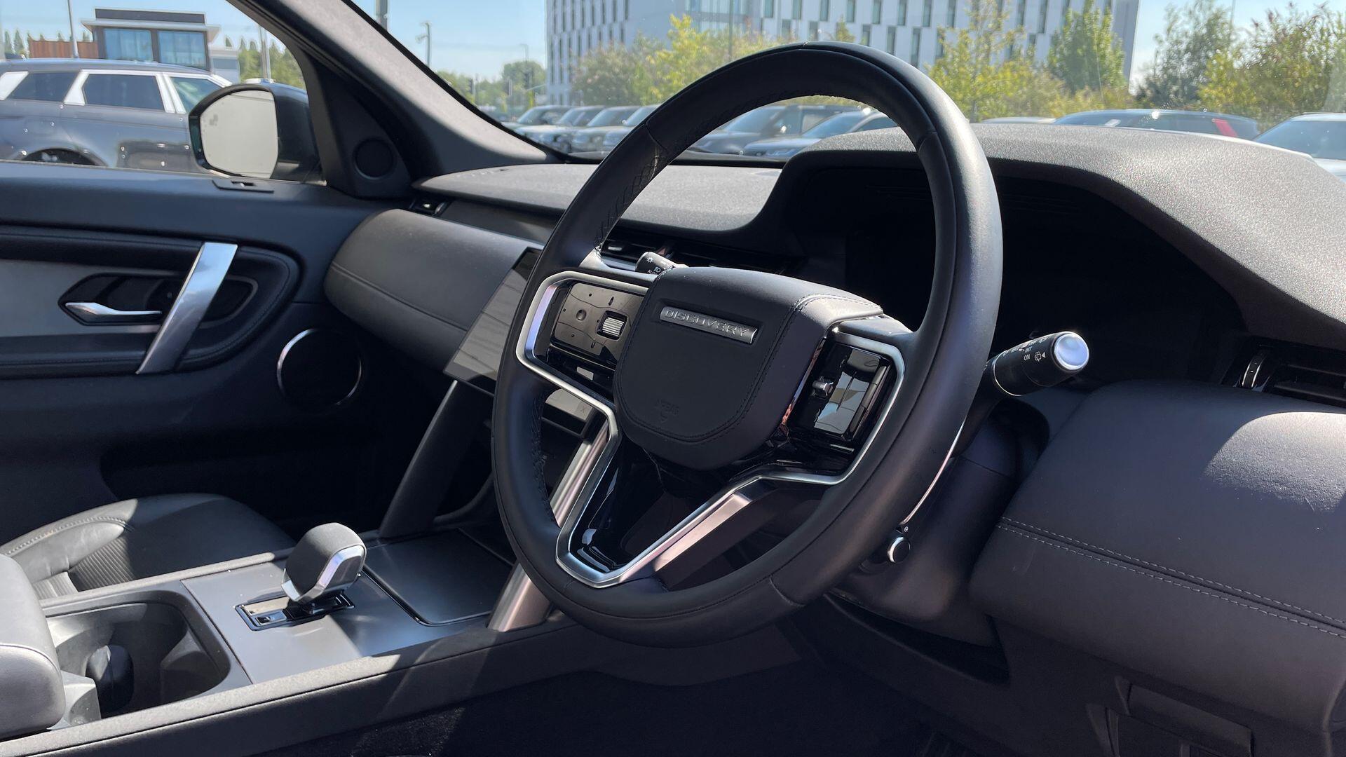 Land Rover Discovery Sport view 38