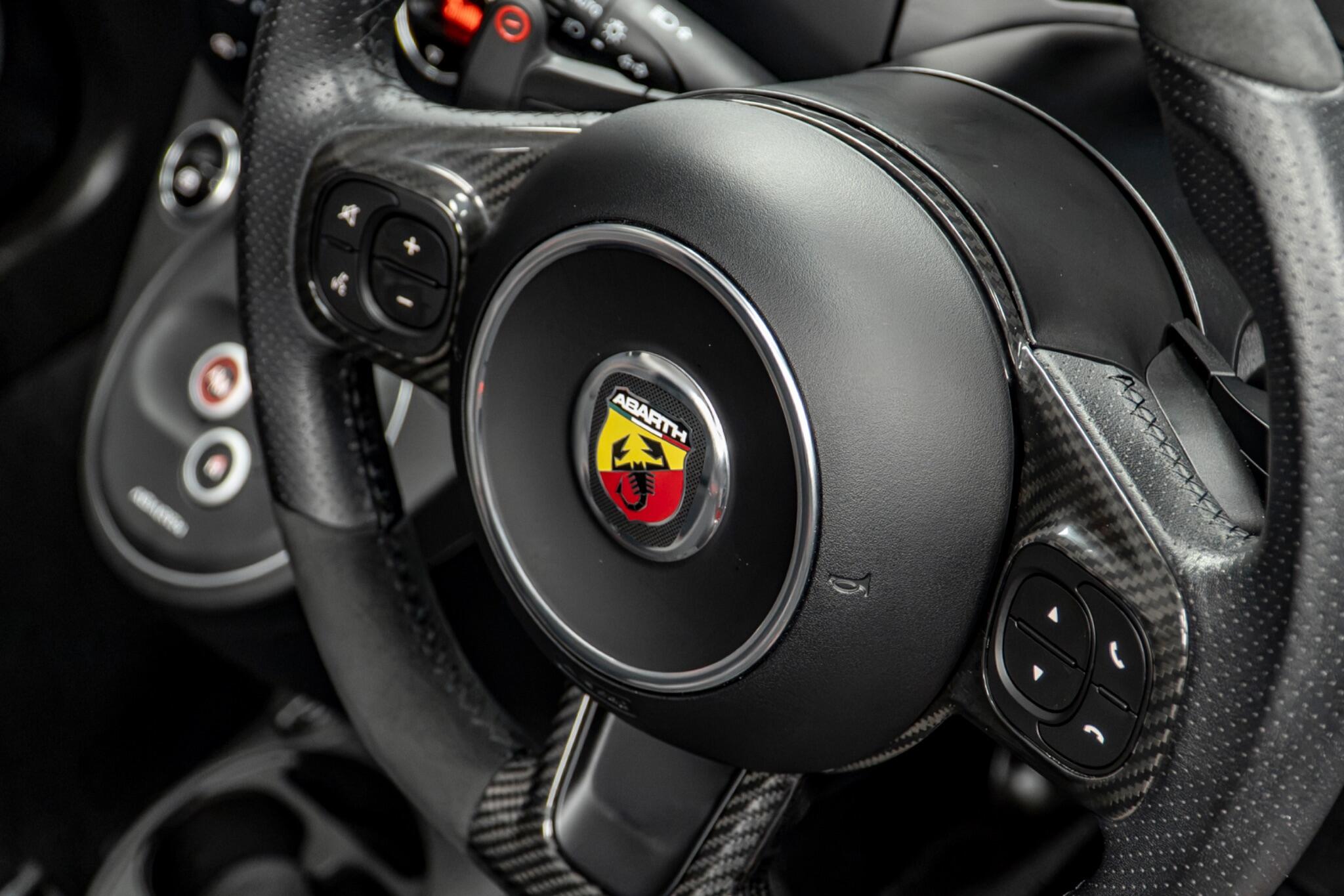 Abarth 695C view 37