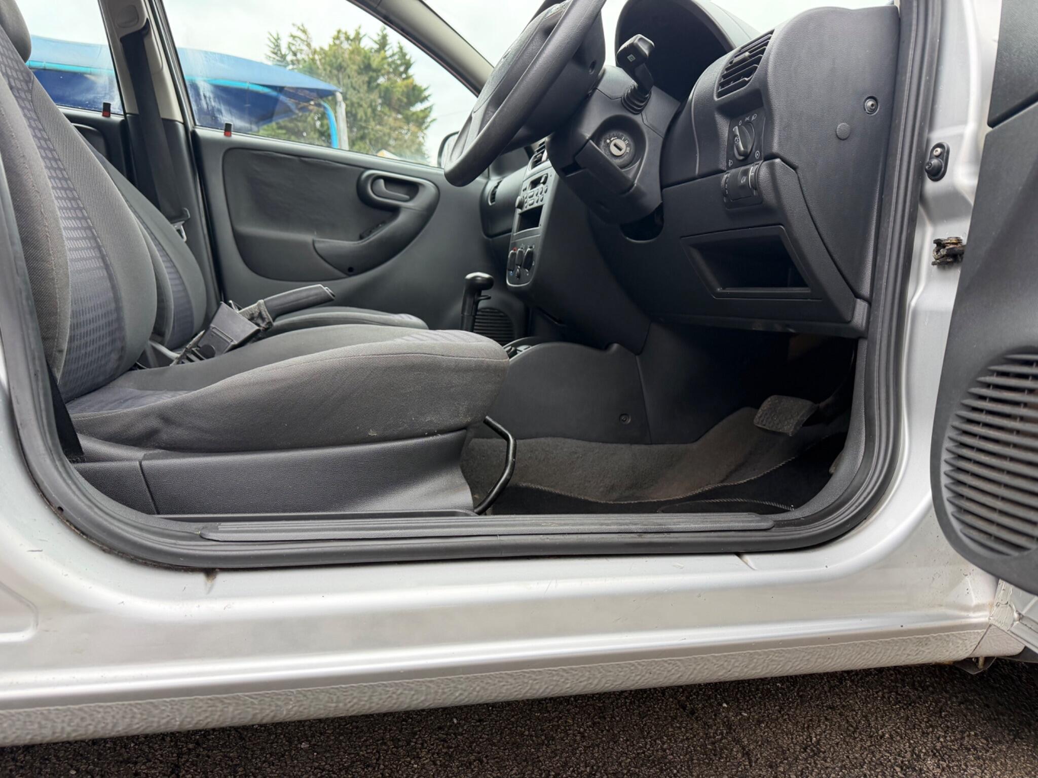 2002 Vauxhall Corsa image 19