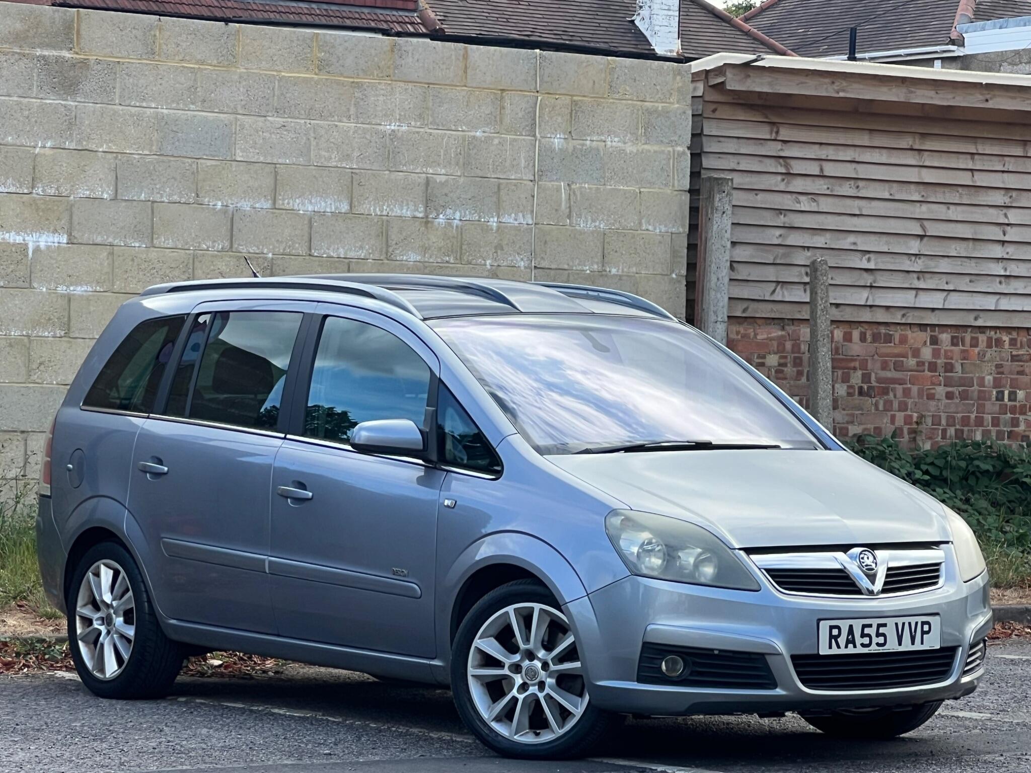 2005 Vauxhall Zafira in Silver for sale