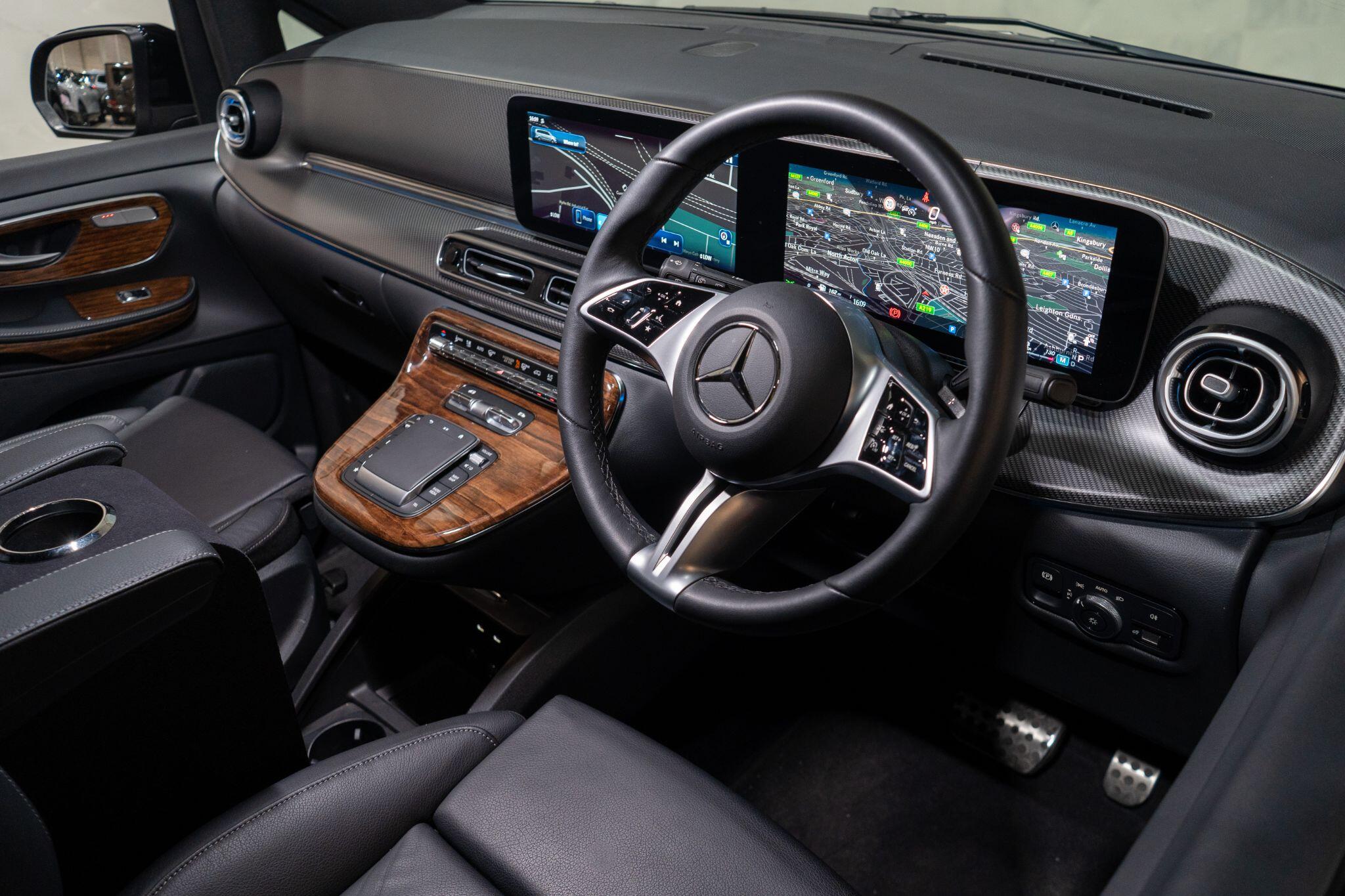 Mercedes-Benz V-Class view 11