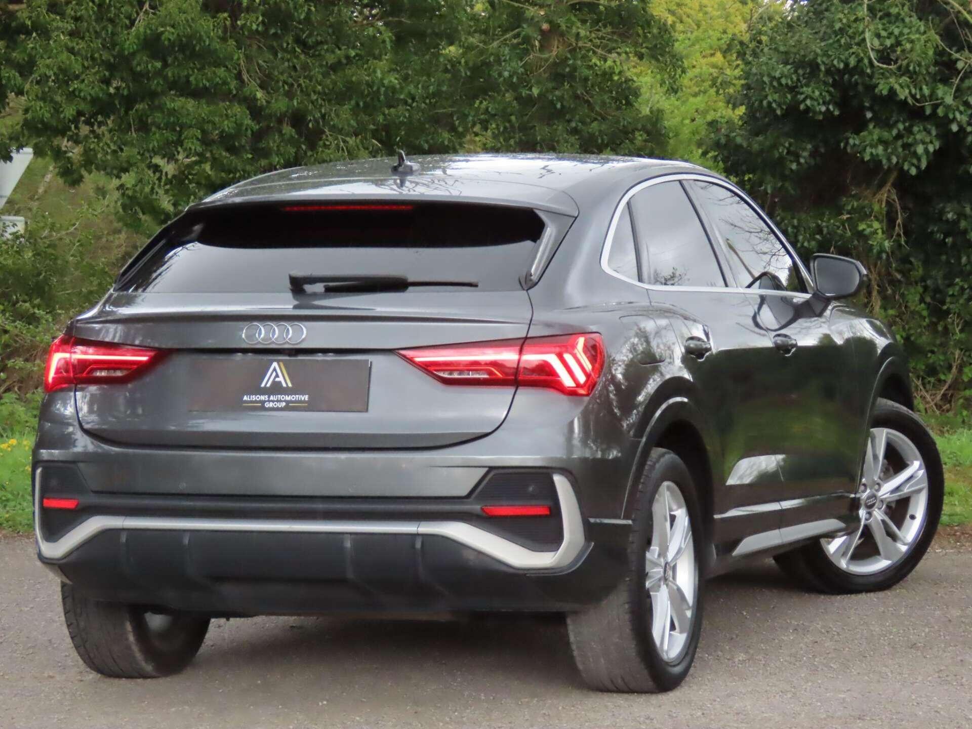 Audi Q3 view 4