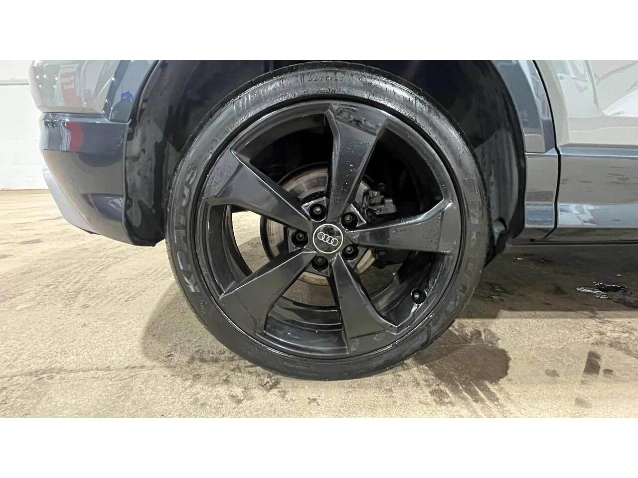 Audi Q2 view 14